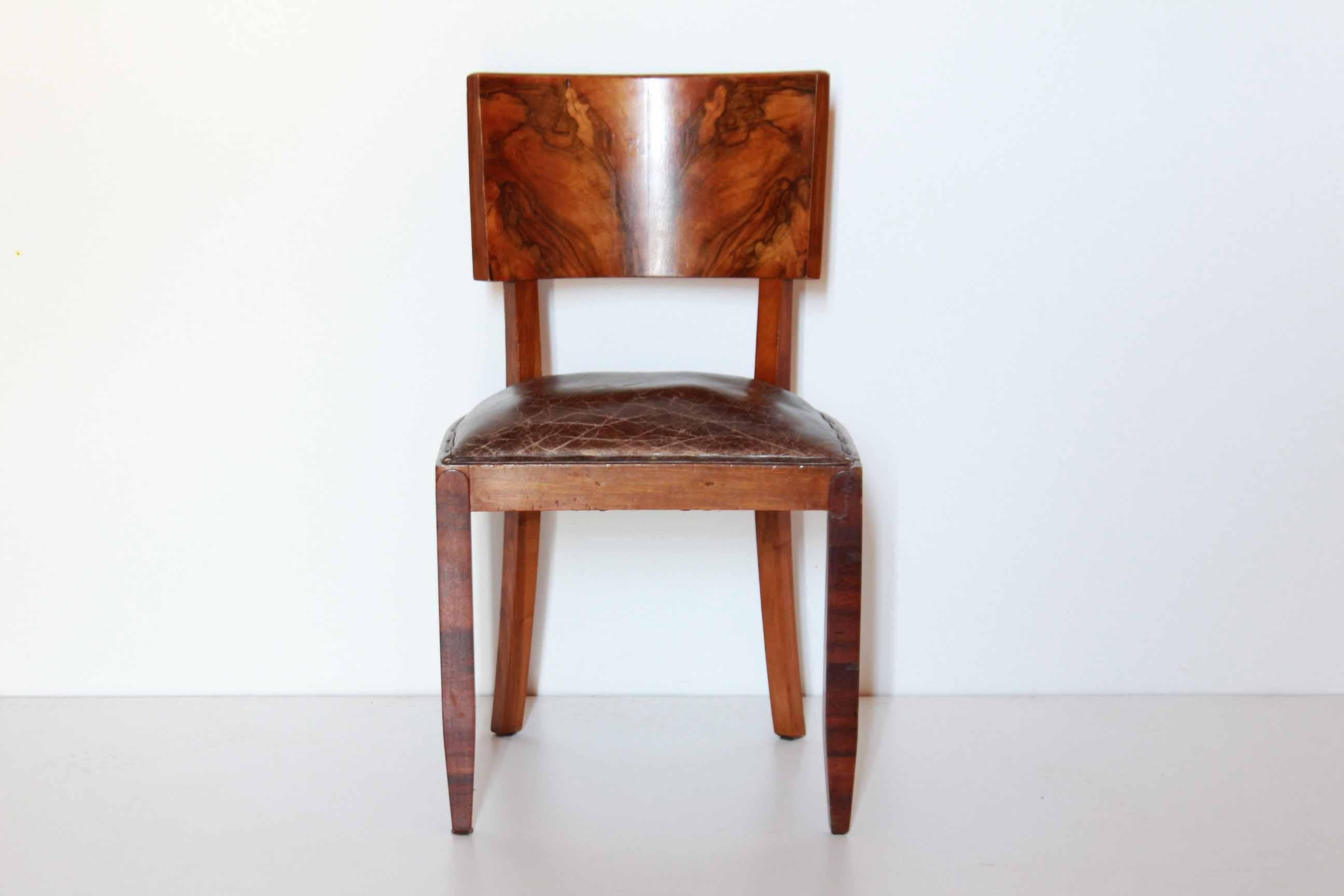A rare 1930s art deco dining chairs set composed by six chairs with leather seat and wood structure. 
The chairs have been fully restored. Original leather with beautiful signs of time. 
In very good conditions.
