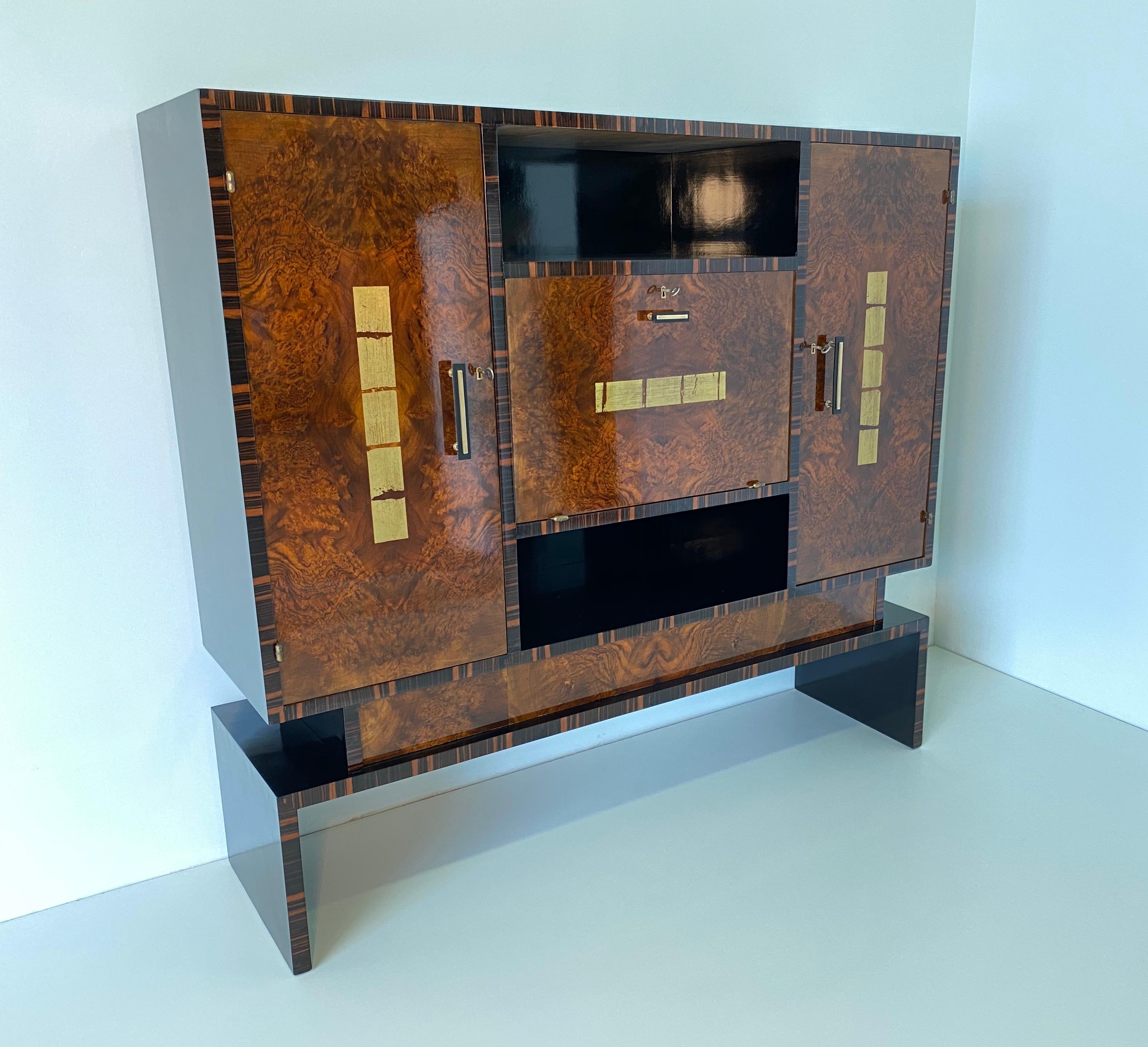 1930s Art Deco Macassar and Walnut Cabinet In Good Condition In Meda, MB