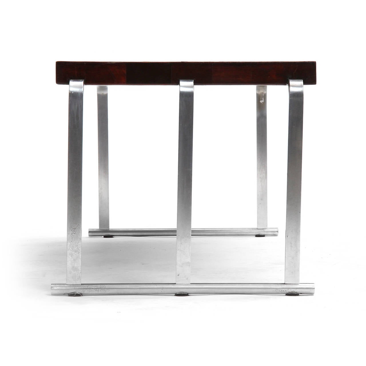 Niedriger Mahagoni-Tisch aus den 1930er Jahren im Art-déco-Stil von Gilbert Rohde für Herman Miller im Zustand „Gut“ im Angebot in Sagaponack, NY
