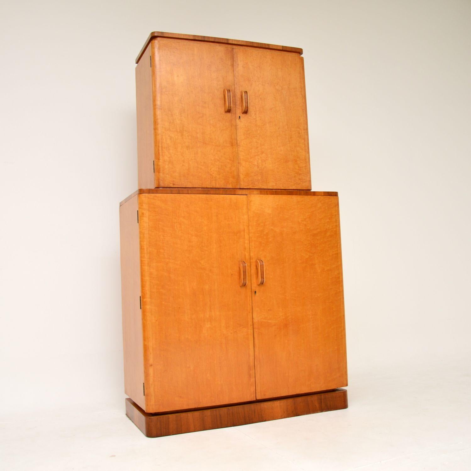 A superb original Art Deco period cocktail drinks cabinet in birds eye maple. This was made in England, it dates from the 1930’s.

The quality is amazing, the birds eye maple has a gorgeous blonde colour tone, with contrasting darker walnut