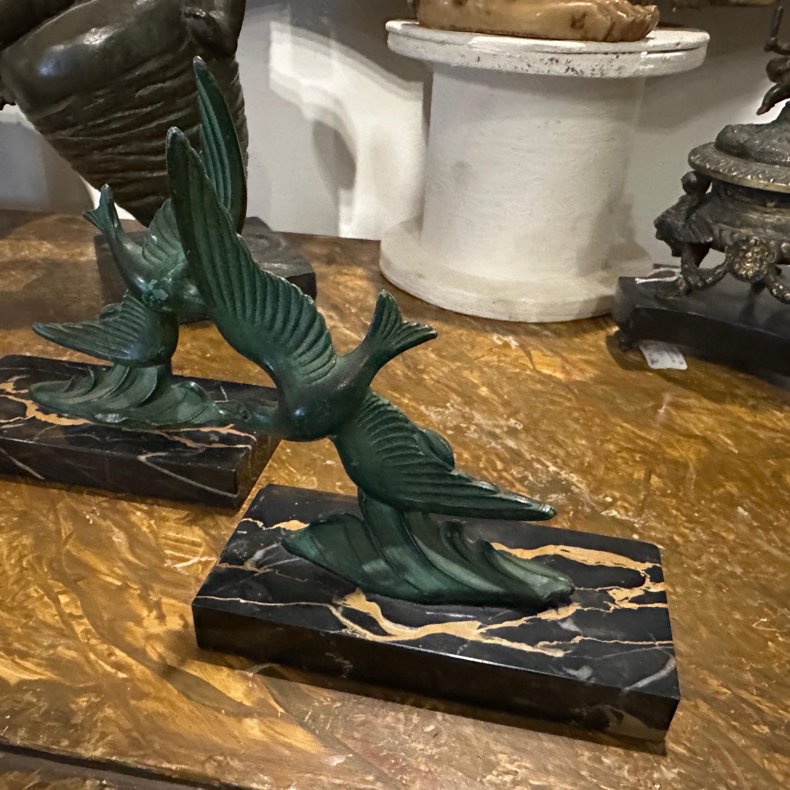 1930s Art Deco Marble and Green Metal French Birds Bookends For Sale 1