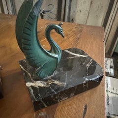 1930s Art Deco Marble and Green Metal French Swan Bookends