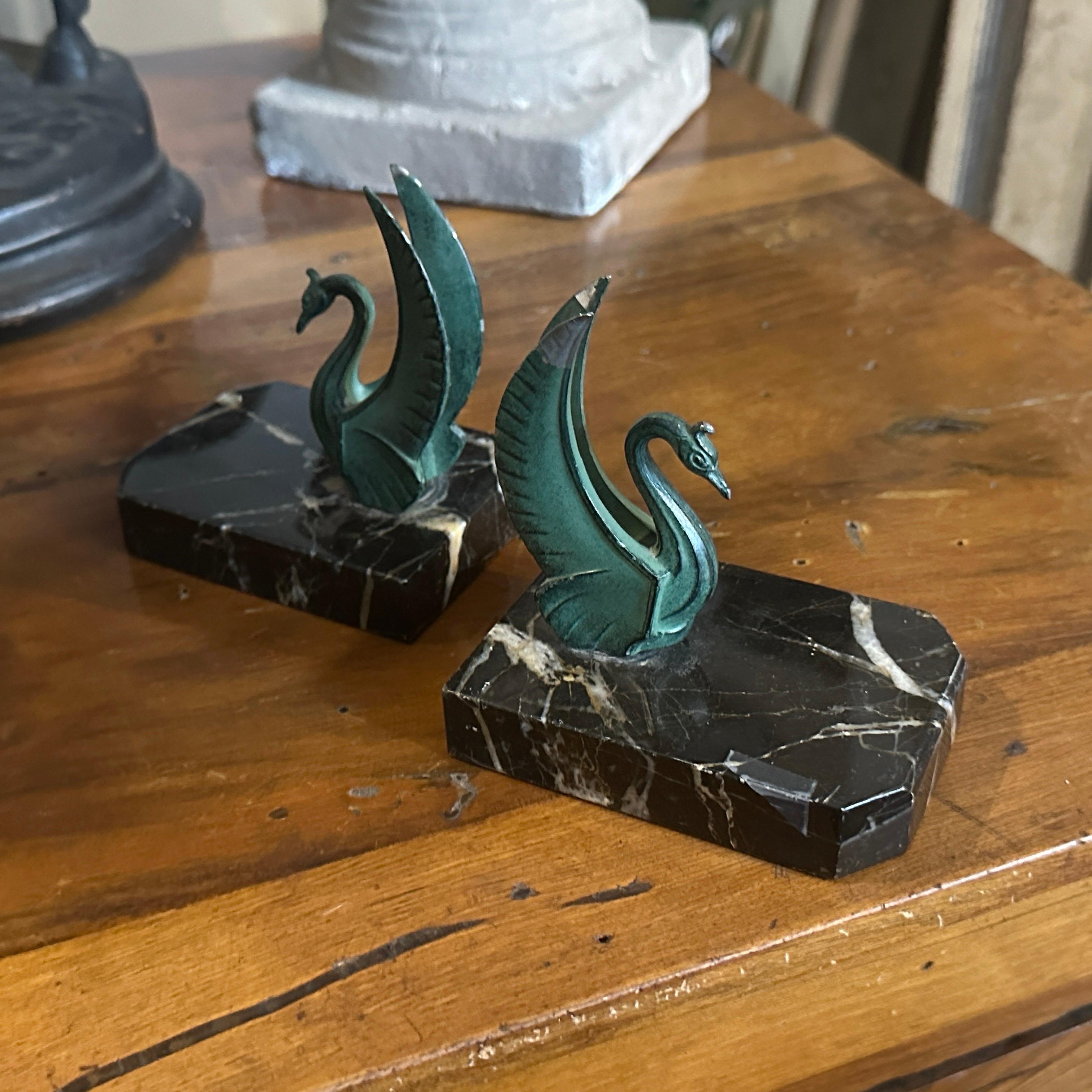 1930s Art Deco Marble and Green Metal French Swan Bookends For Sale 2