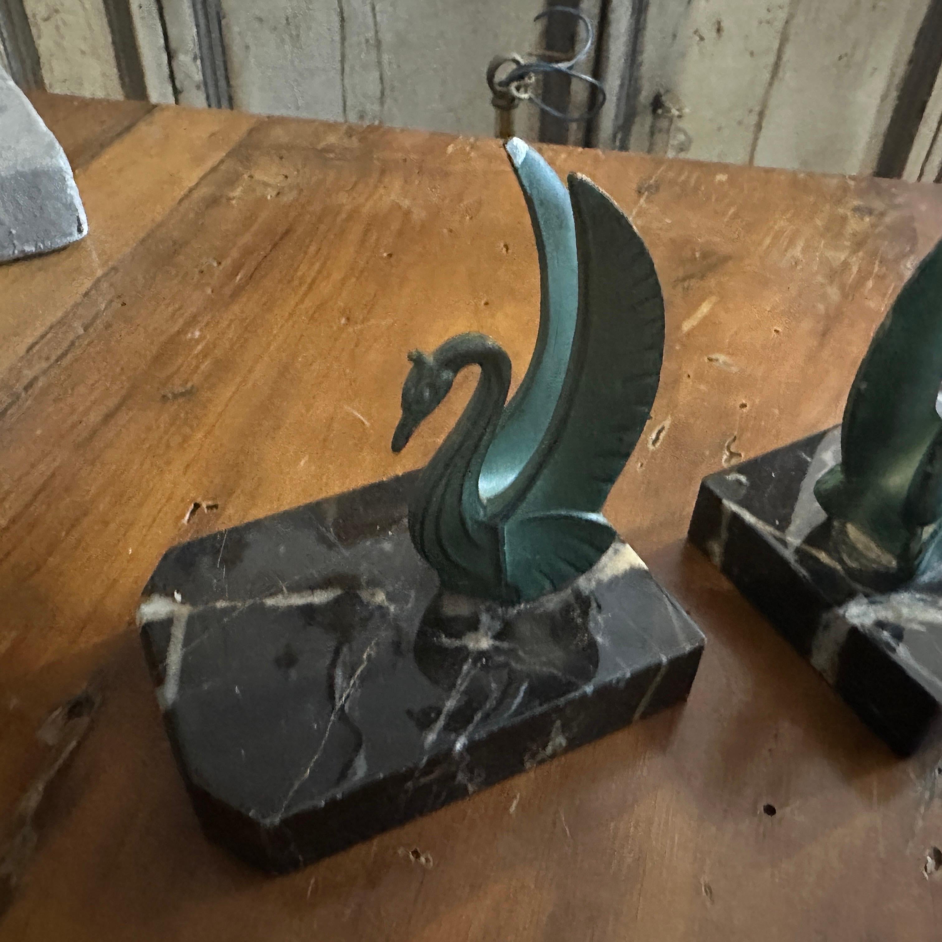 1930s Art Deco Marble and Green Metal French Swan Bookends For Sale 3