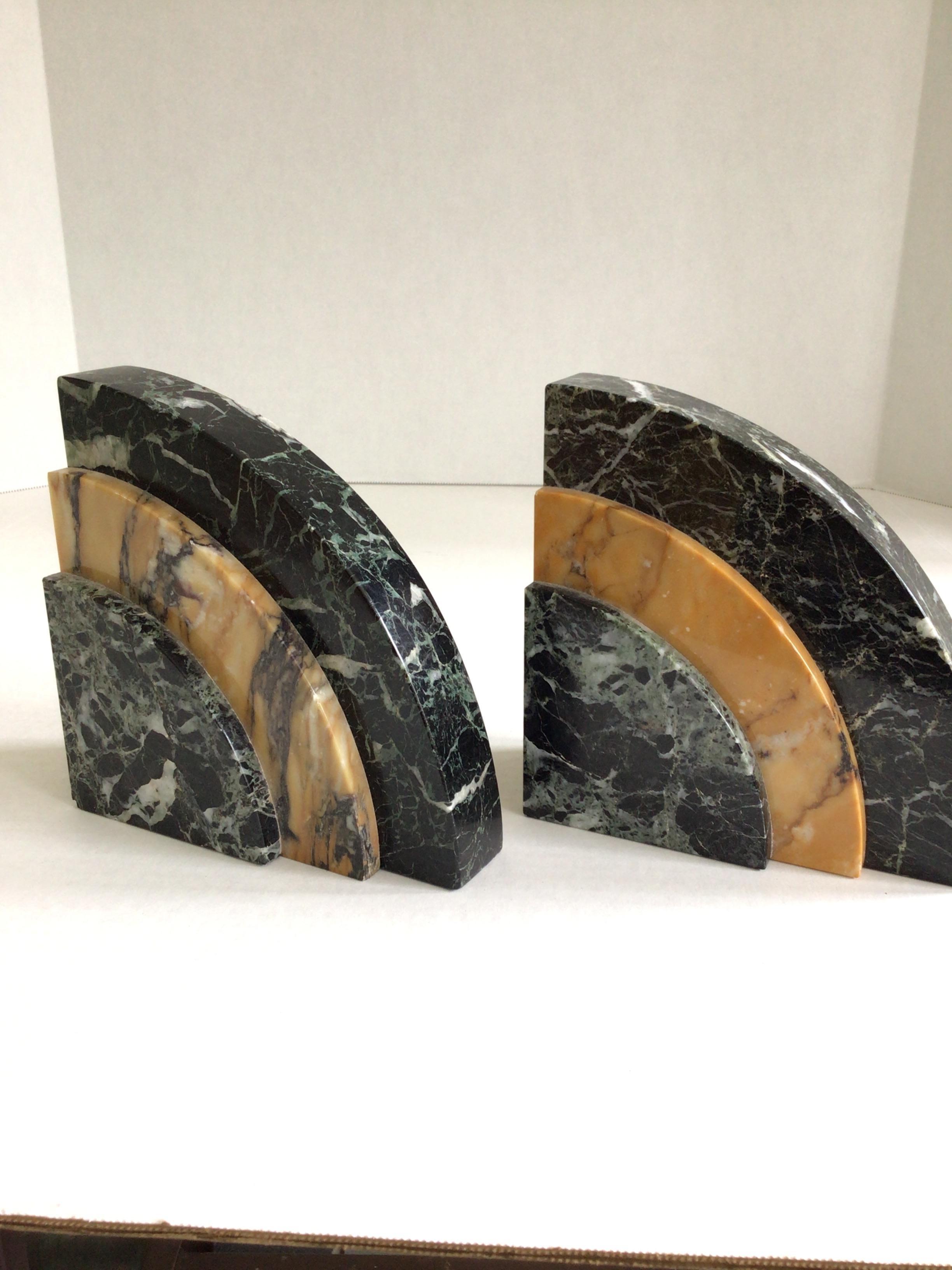 1930s Art Deco Marble Bookends In Good Condition For Sale In Tarrytown, NY