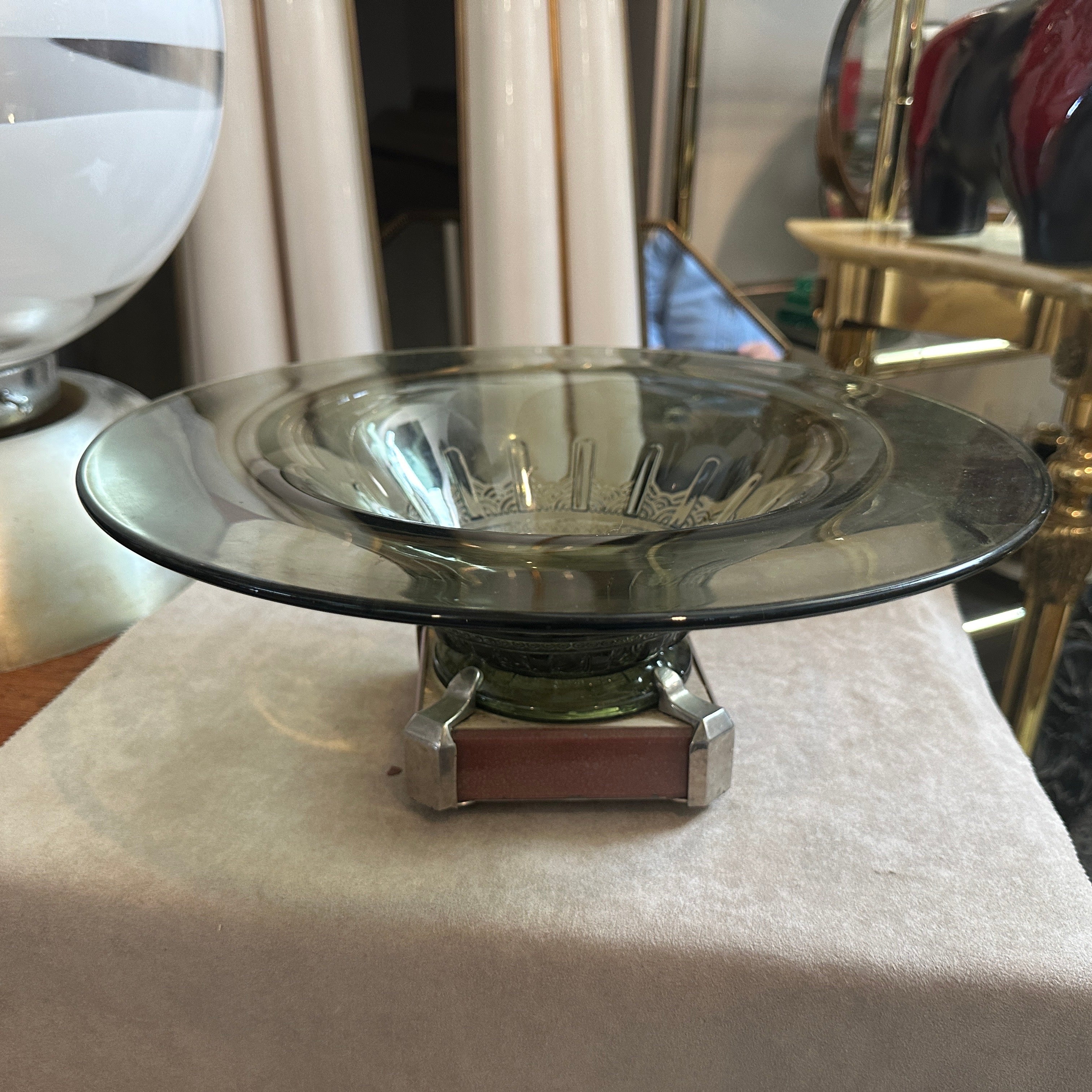 1930s Art Deco Metal and Green Glass French Centerpiece In Good Condition For Sale In Aci Castello, IT