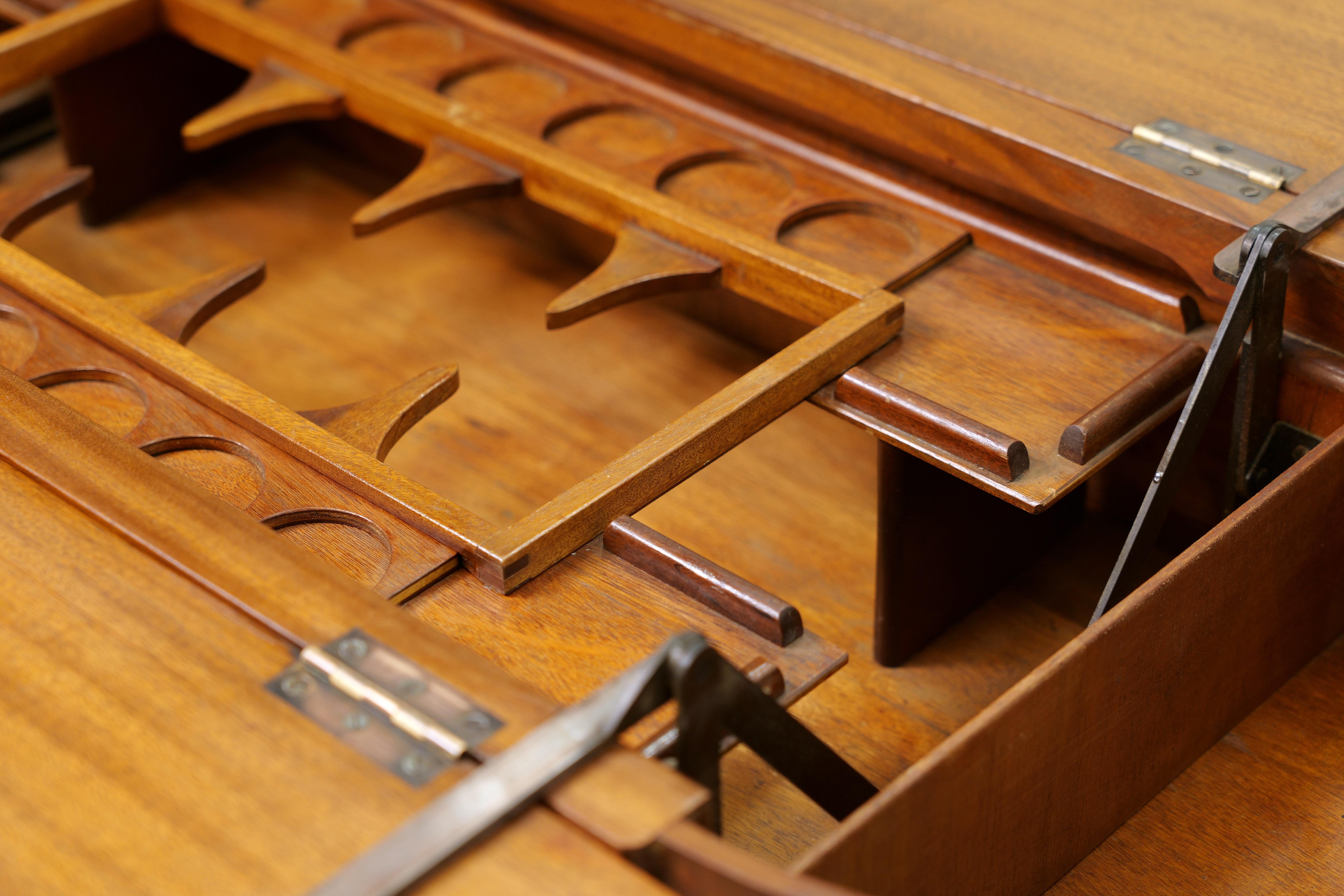 1930s Art Deco Metamorphic Cocktail Wagon Bar Cart by Besway en venta 2