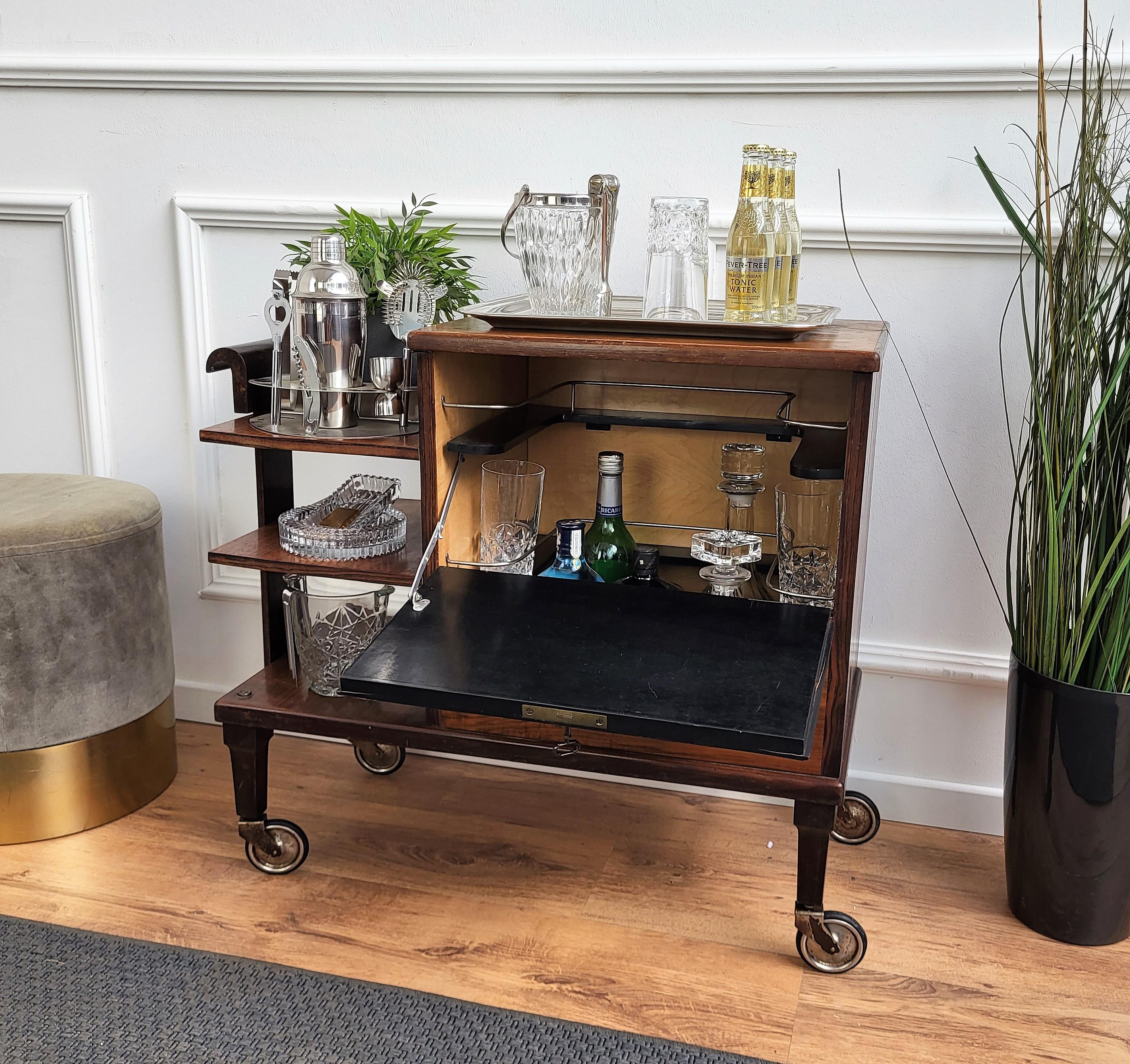 1930s Art Deco Mid-Century Italian Wood and Brass Dry Bar Cabinet Liquor Cart In Good Condition In Carimate, Como