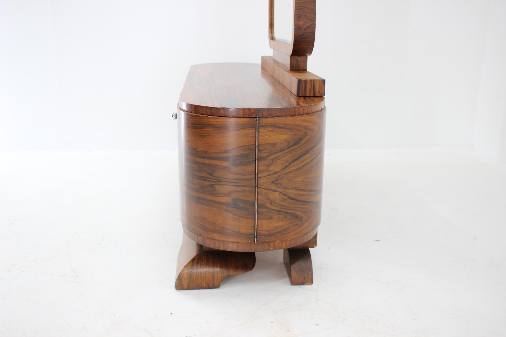 1930 Art Deco Mirror Gabinete de nogal, Checoslovaquia en venta 4