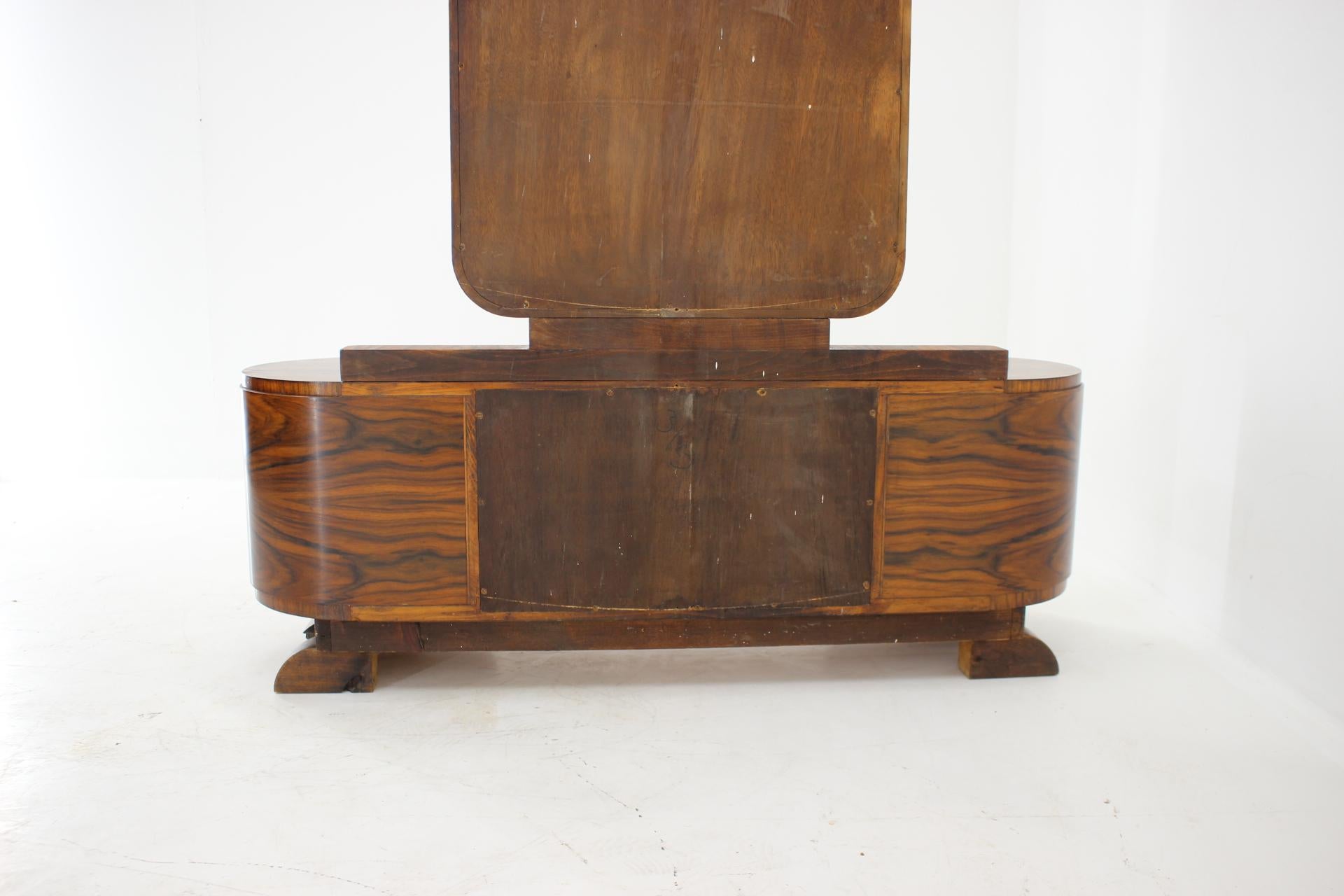 1930 Art Deco Mirror Gabinete de nogal, Checoslovaquia en venta 7