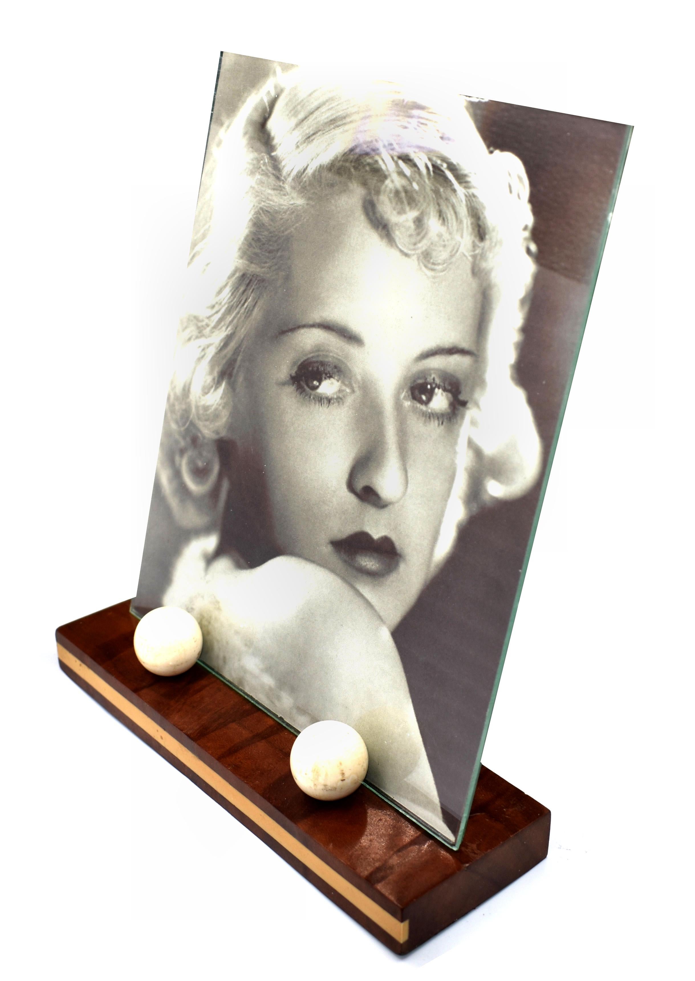 For your consideration is this stylish 1930s Art Deco picture frame. Features a two tone wooden base with white bakelite balls which act as the glass holders. Lovely stylish piece, sourced in France and dating to the 1930s. The photo of Betty Davis