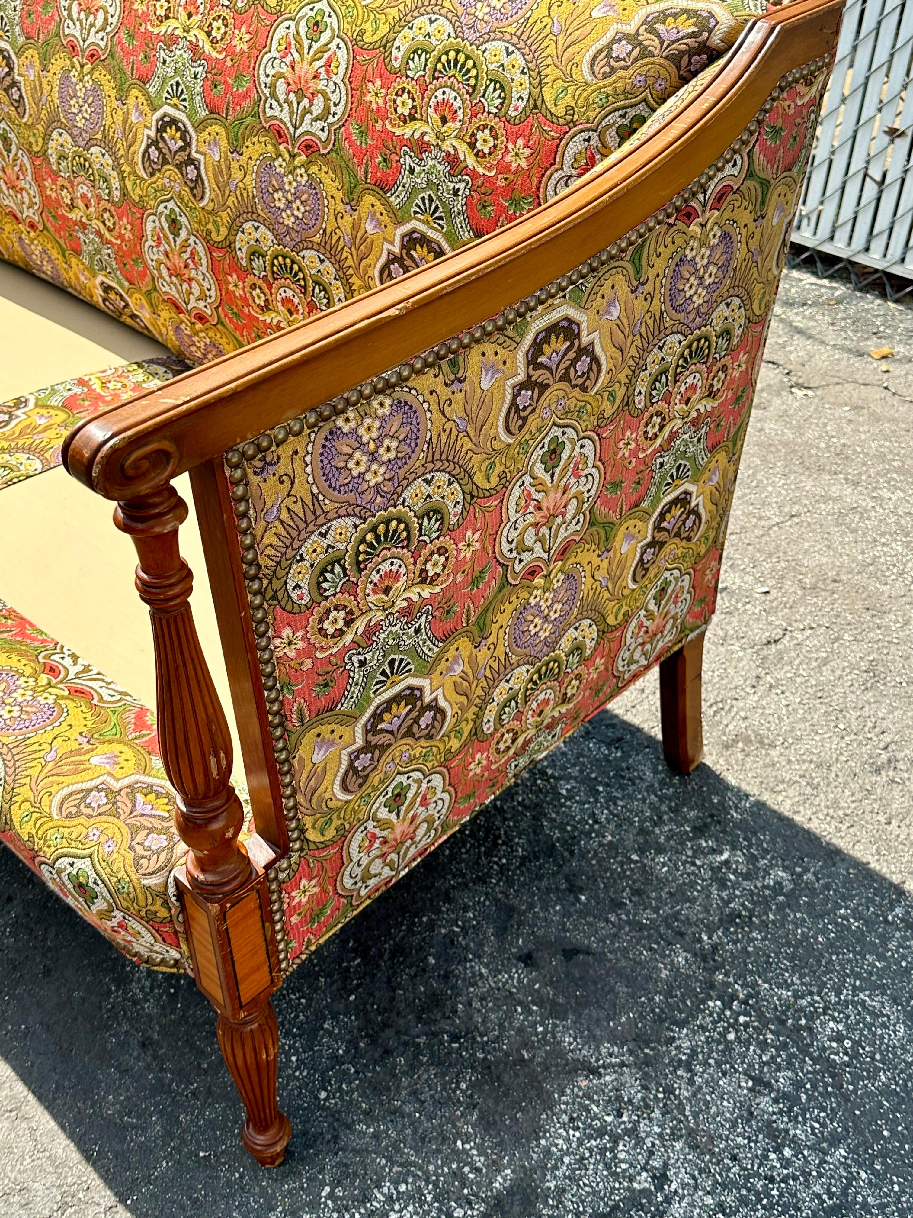 Canapé Art Déco des années 1930, néoclassique, en textile courbé et vibrant Chinoiserie, à fleurs en vente 4