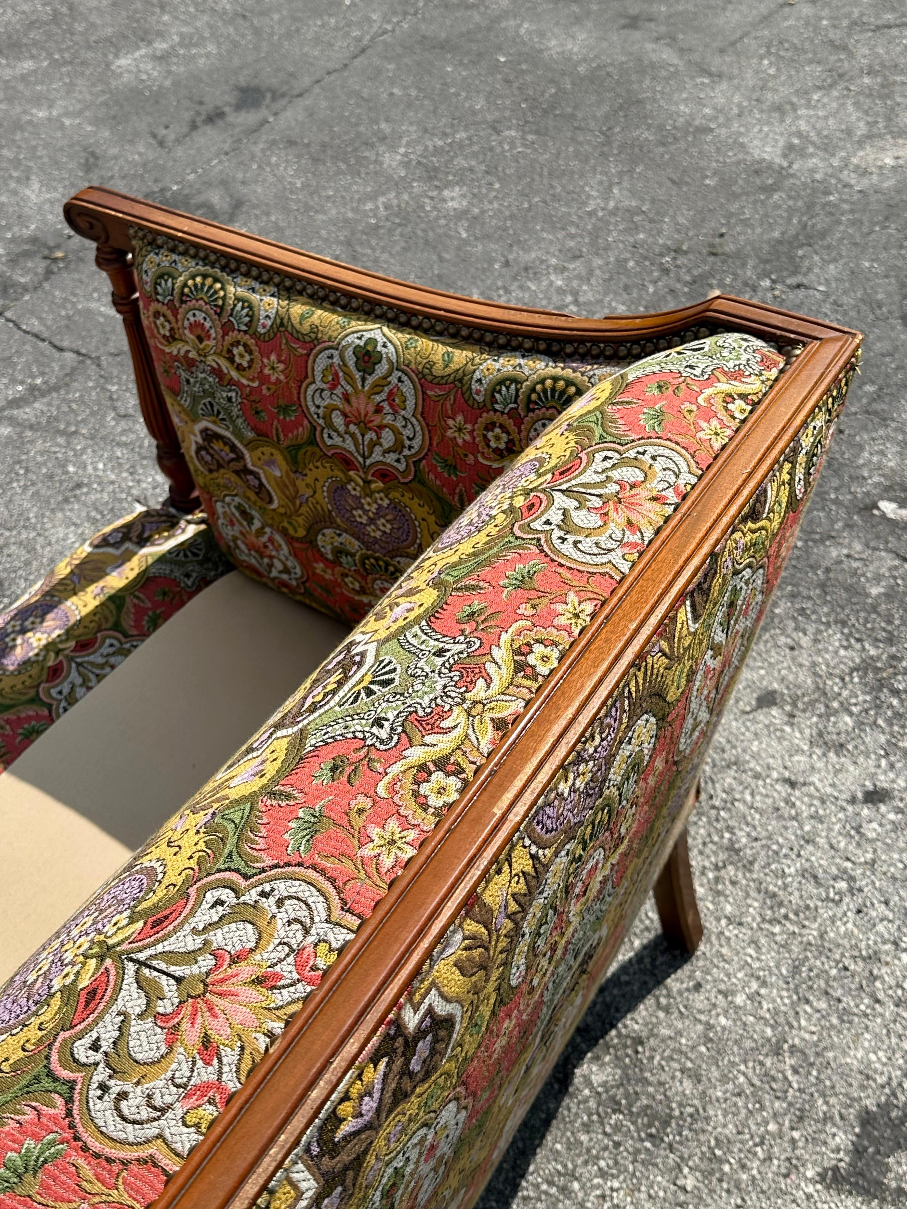Canapé Art Déco des années 1930, néoclassique, en textile courbé et vibrant Chinoiserie, à fleurs en vente 5