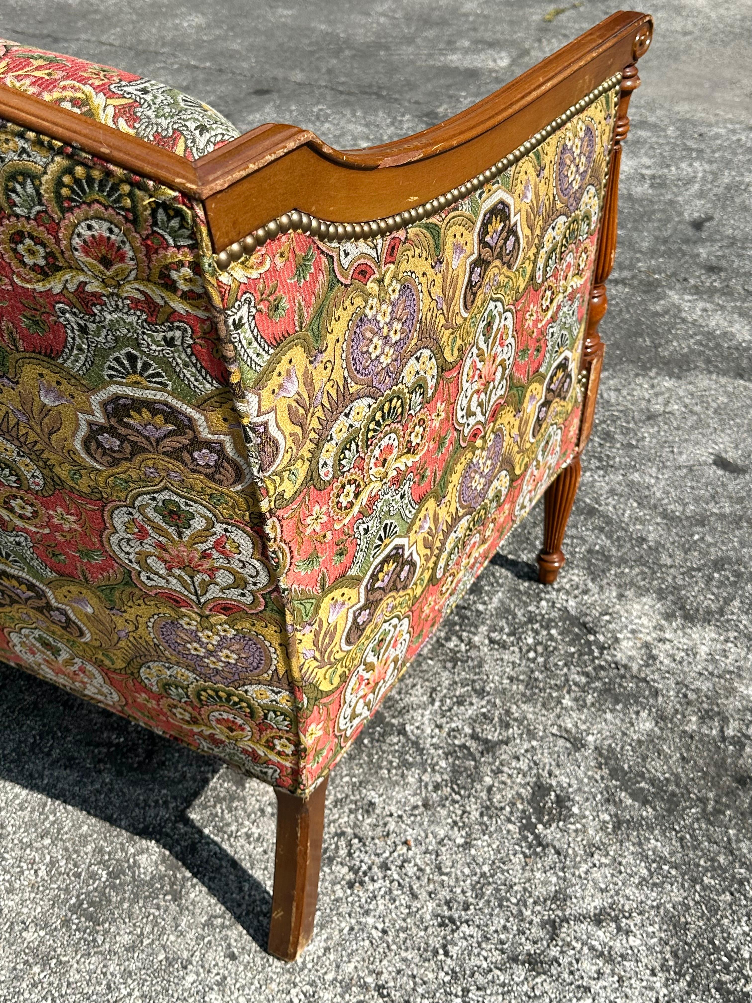 Canapé Art Déco des années 1930, néoclassique, en textile courbé et vibrant Chinoiserie, à fleurs en vente 7