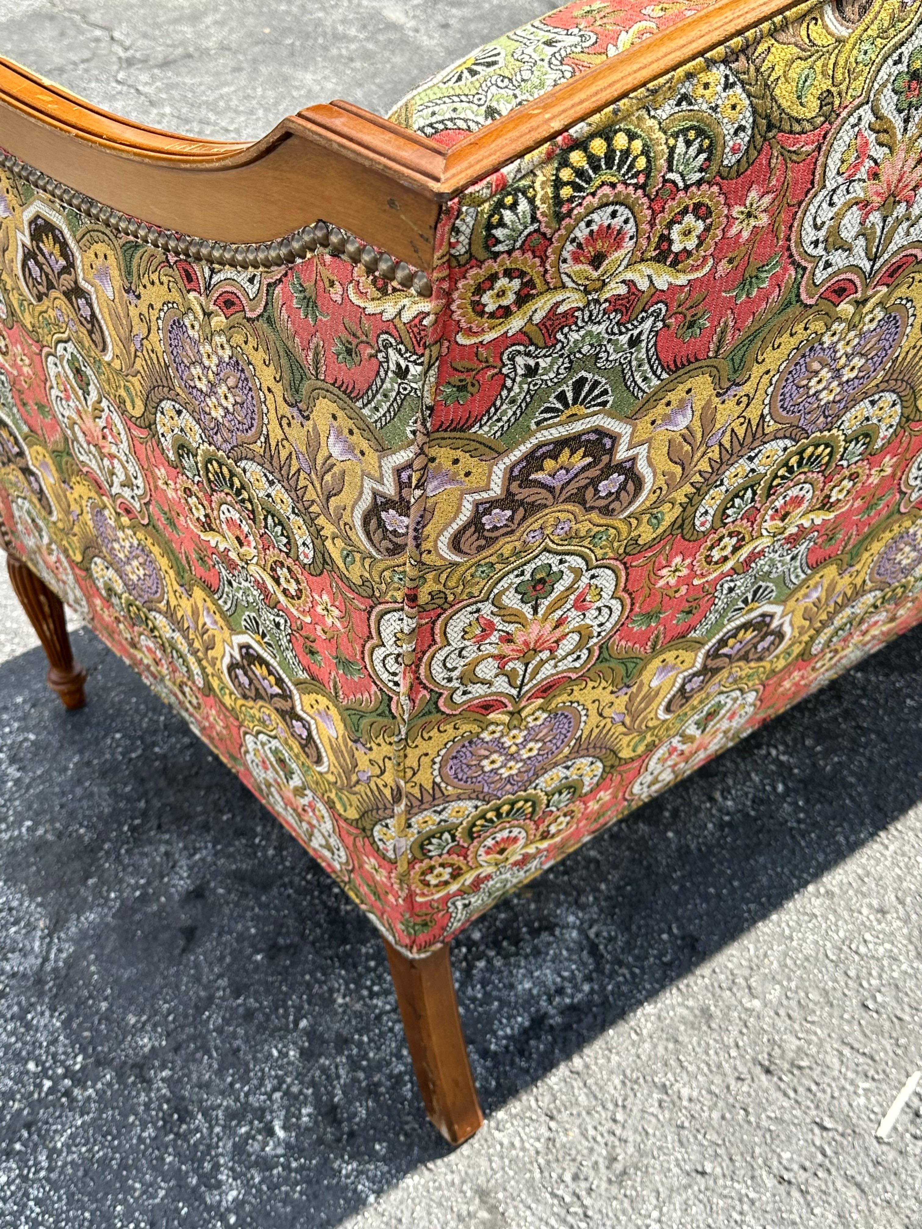 Canapé Art Déco des années 1930, néoclassique, en textile courbé et vibrant Chinoiserie, à fleurs en vente 8