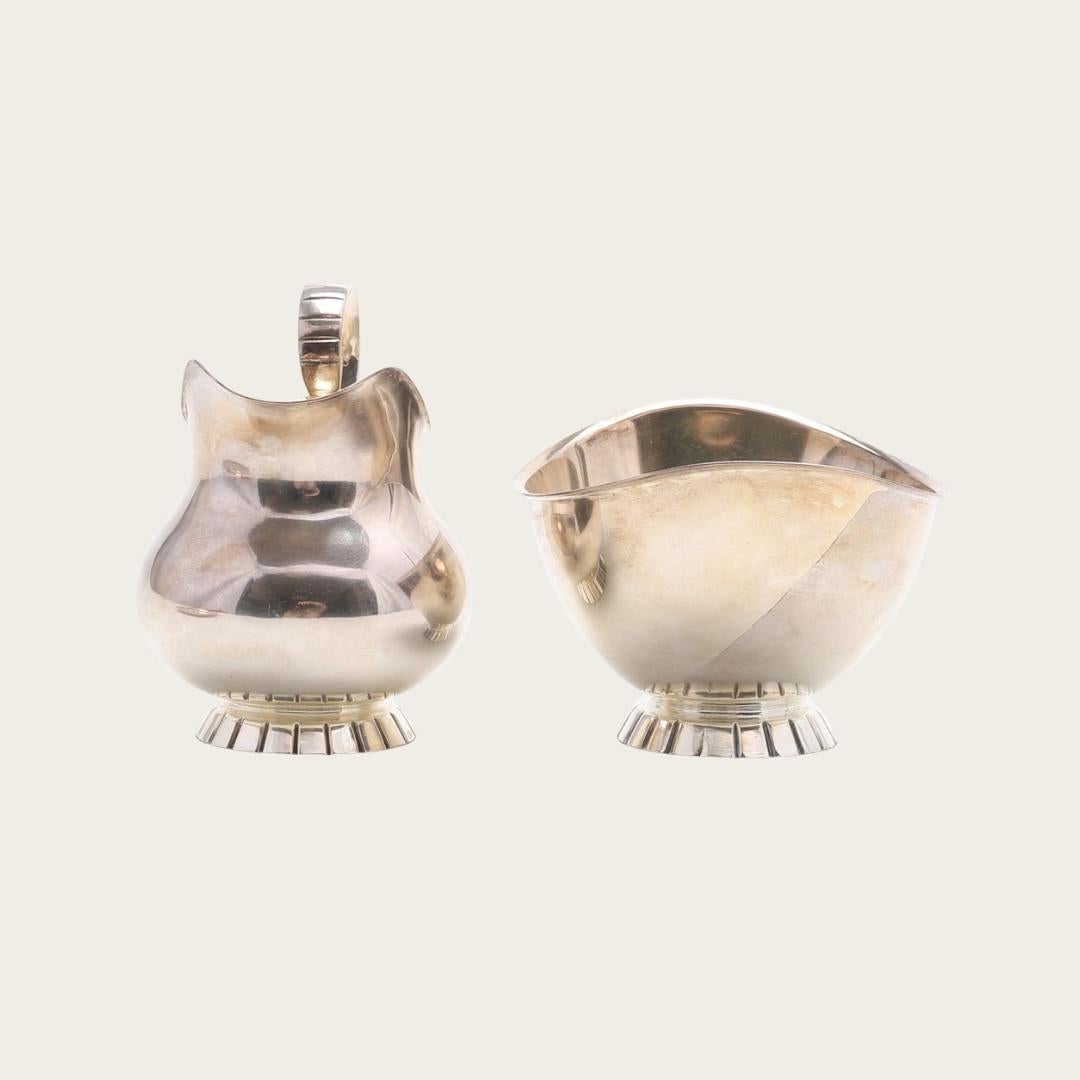 Art déco 1930s Art Deco Nickel Silver Three Piece Sugar Bowl, Milk Verser and Tray en vente