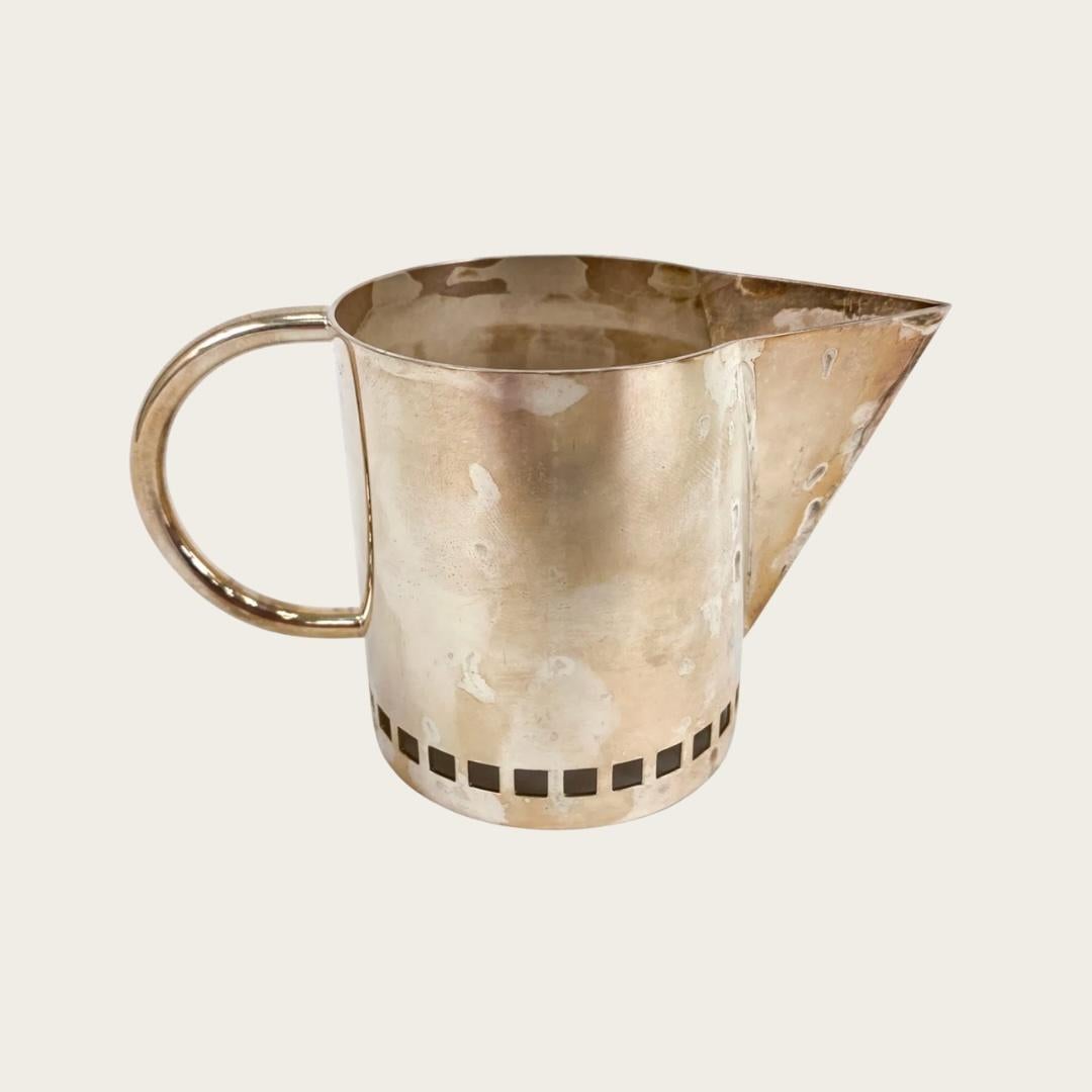 italien 1930s Art Deco Nickel Silver Three Piece Sugar Bowl, Milk Verser and Tray en vente