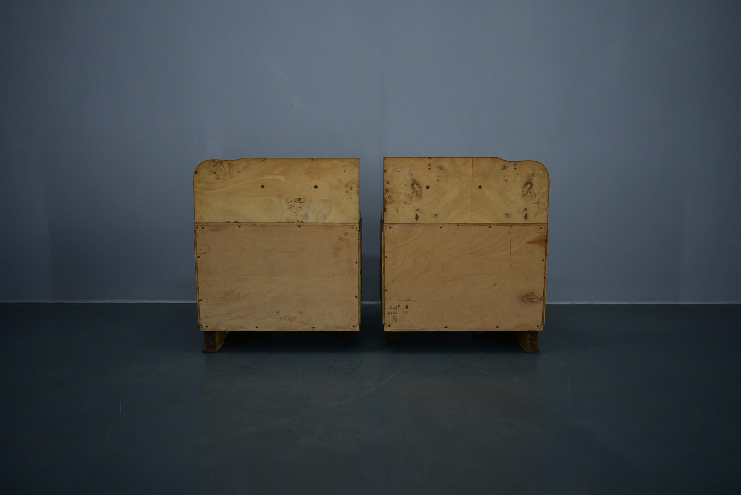Tables de nuit Art déco des années 1930 en finition noyer, Tchécoslovaquie en vente 4