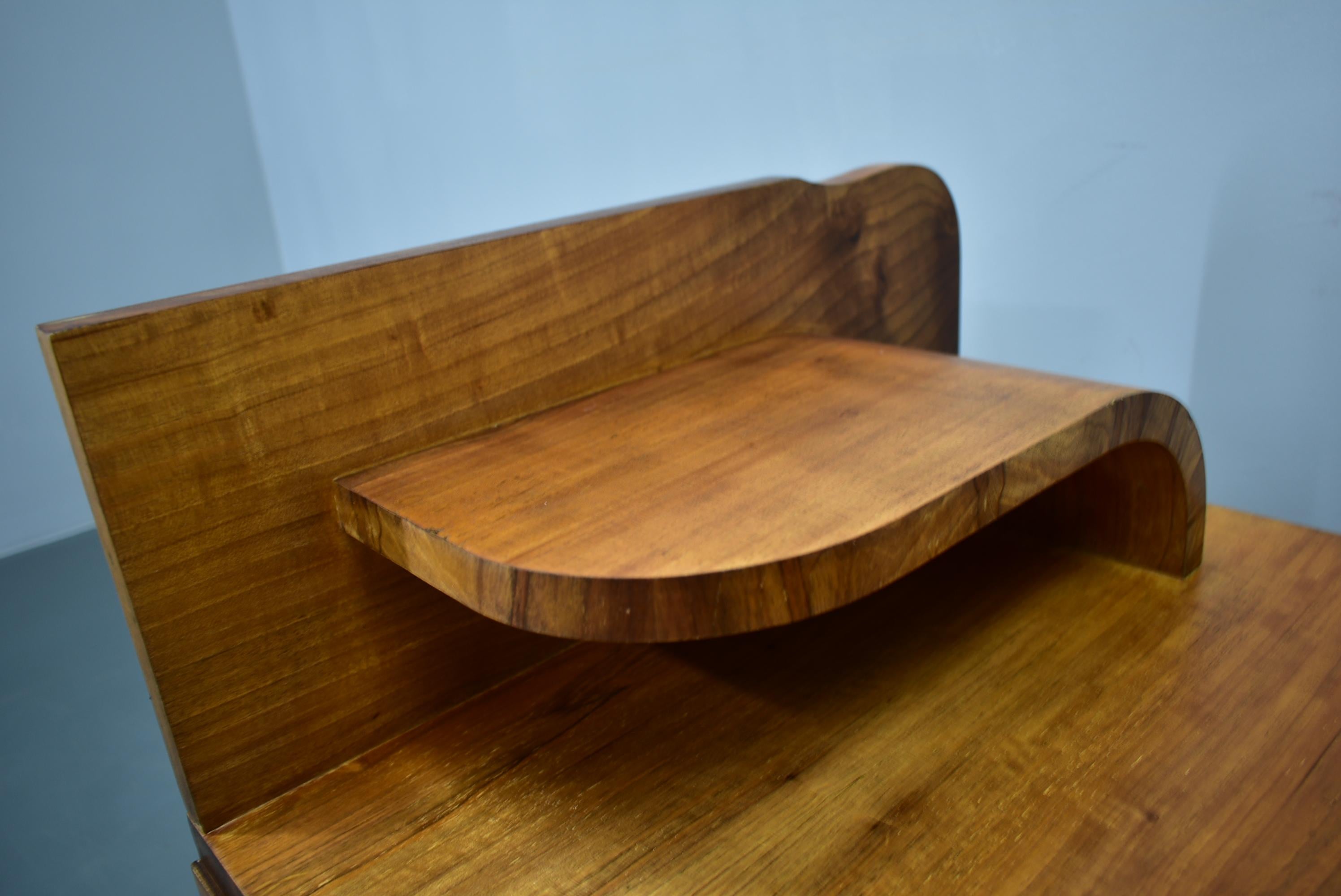 Tables de nuit Art déco des années 1930 en finition noyer, Tchécoslovaquie en vente 6