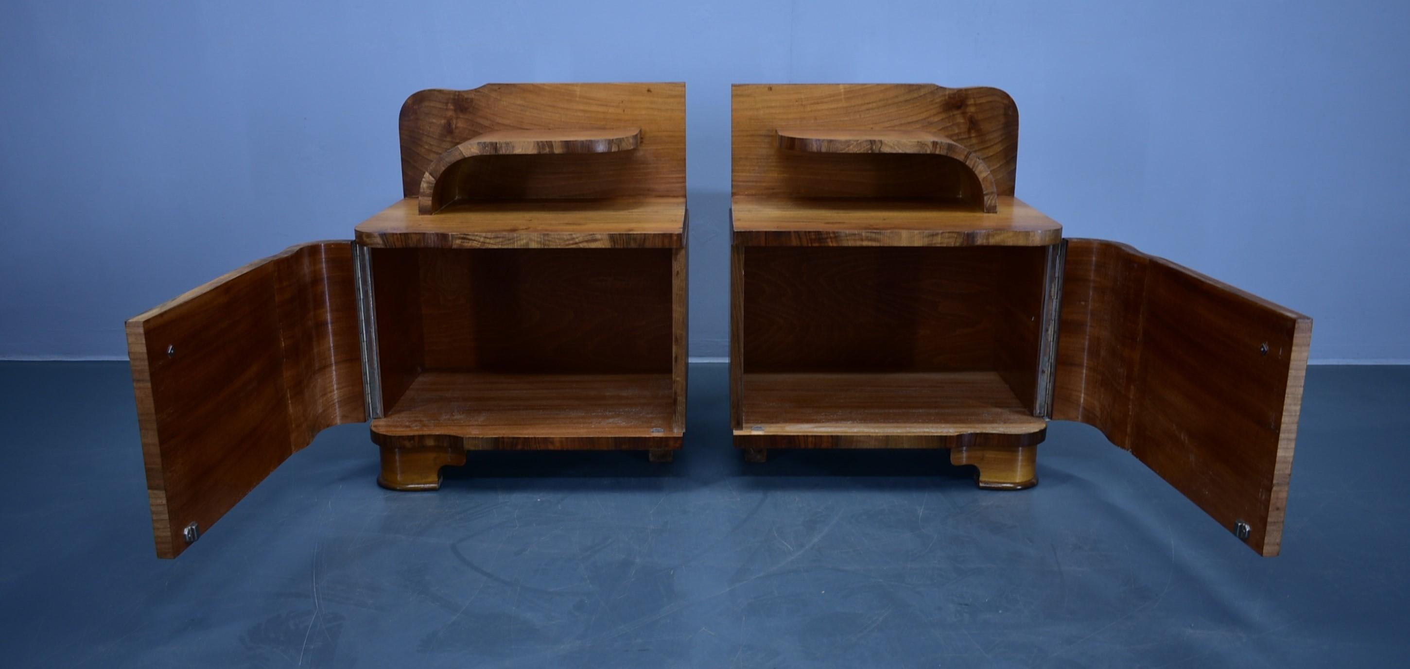 Tables de nuit Art déco des années 1930 en finition noyer, Tchécoslovaquie en vente 8
