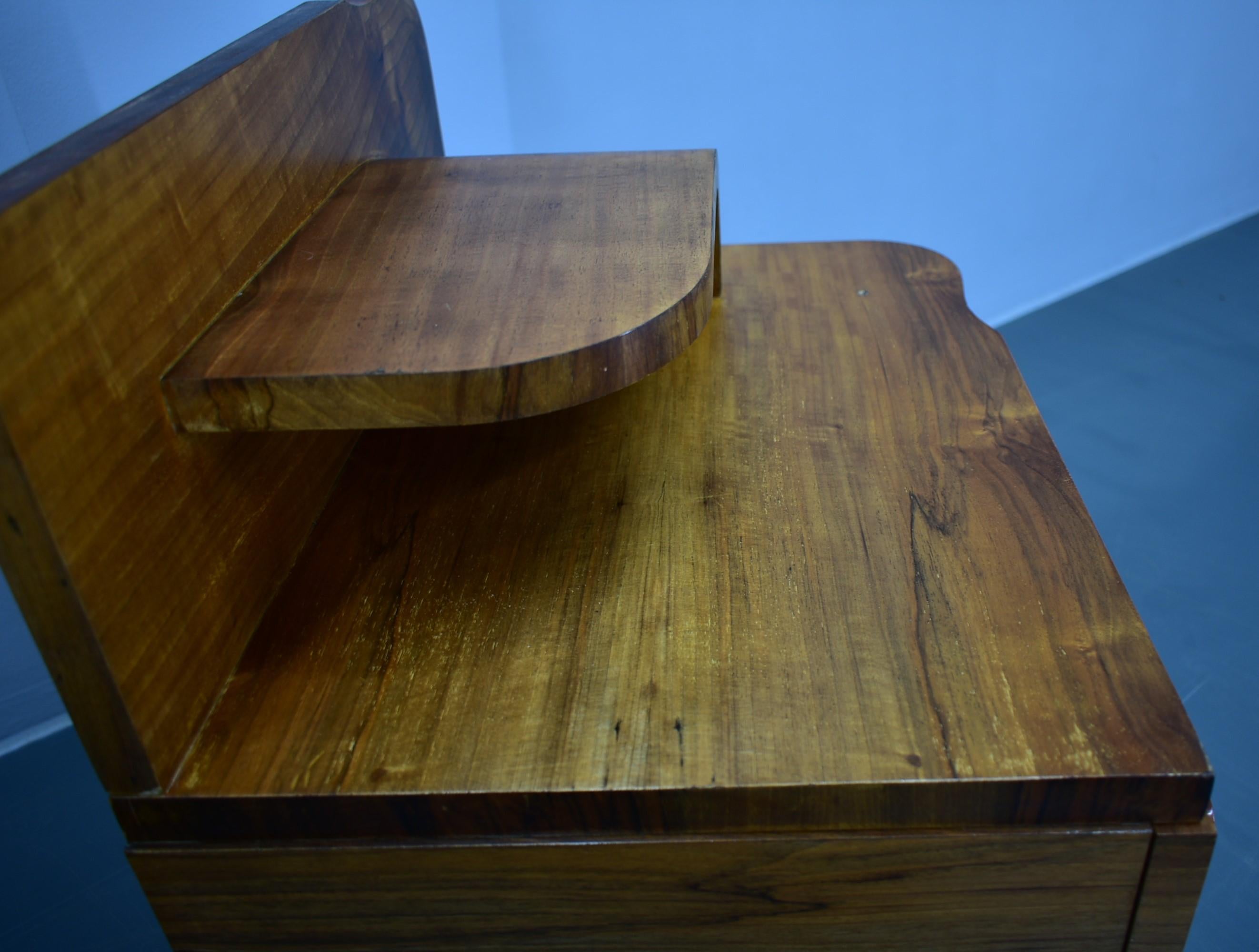 Tables de nuit Art déco des années 1930 en finition noyer, Tchécoslovaquie en vente 10
