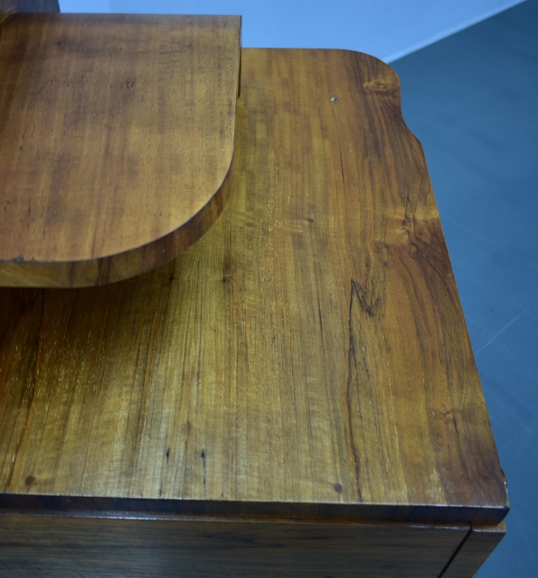 Tables de nuit Art déco des années 1930 en finition noyer, Tchécoslovaquie en vente 11