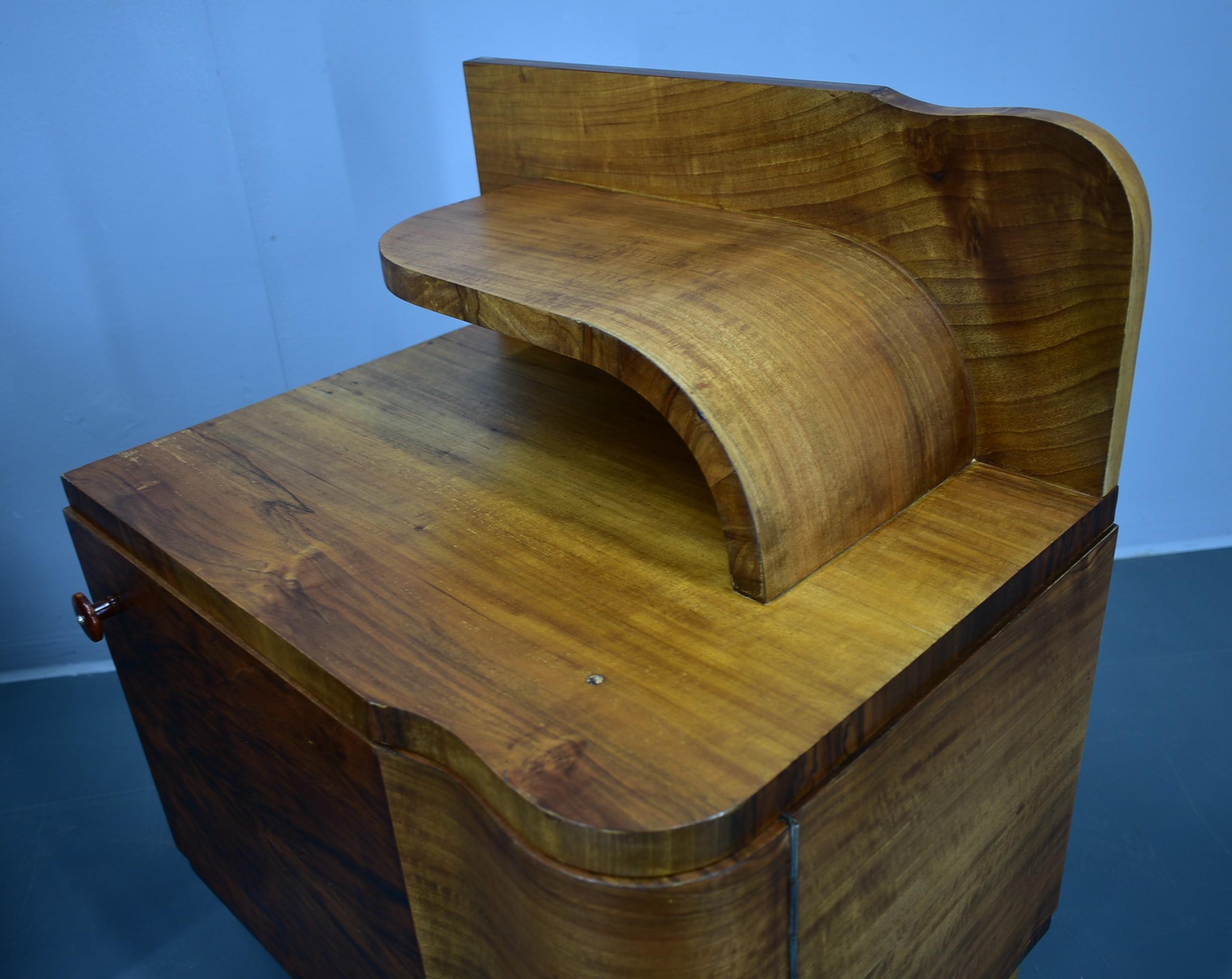 Tables de nuit Art déco des années 1930 en finition noyer, Tchécoslovaquie en vente 12