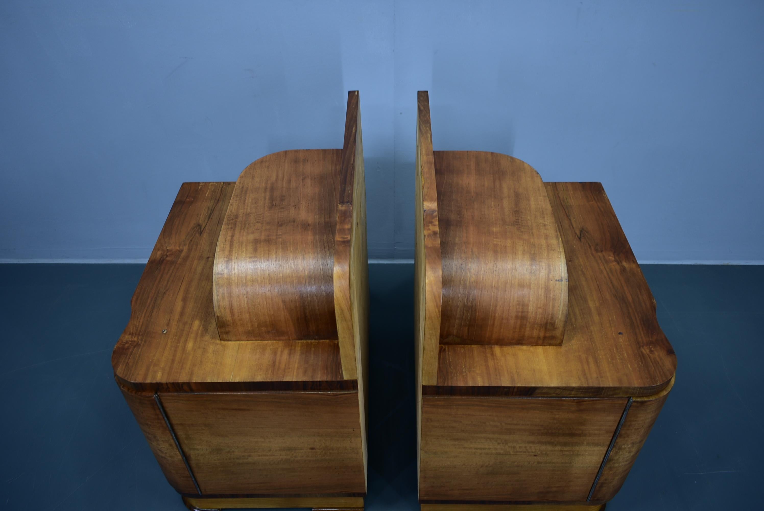 Tables de nuit Art déco des années 1930 en finition noyer, Tchécoslovaquie en vente 3