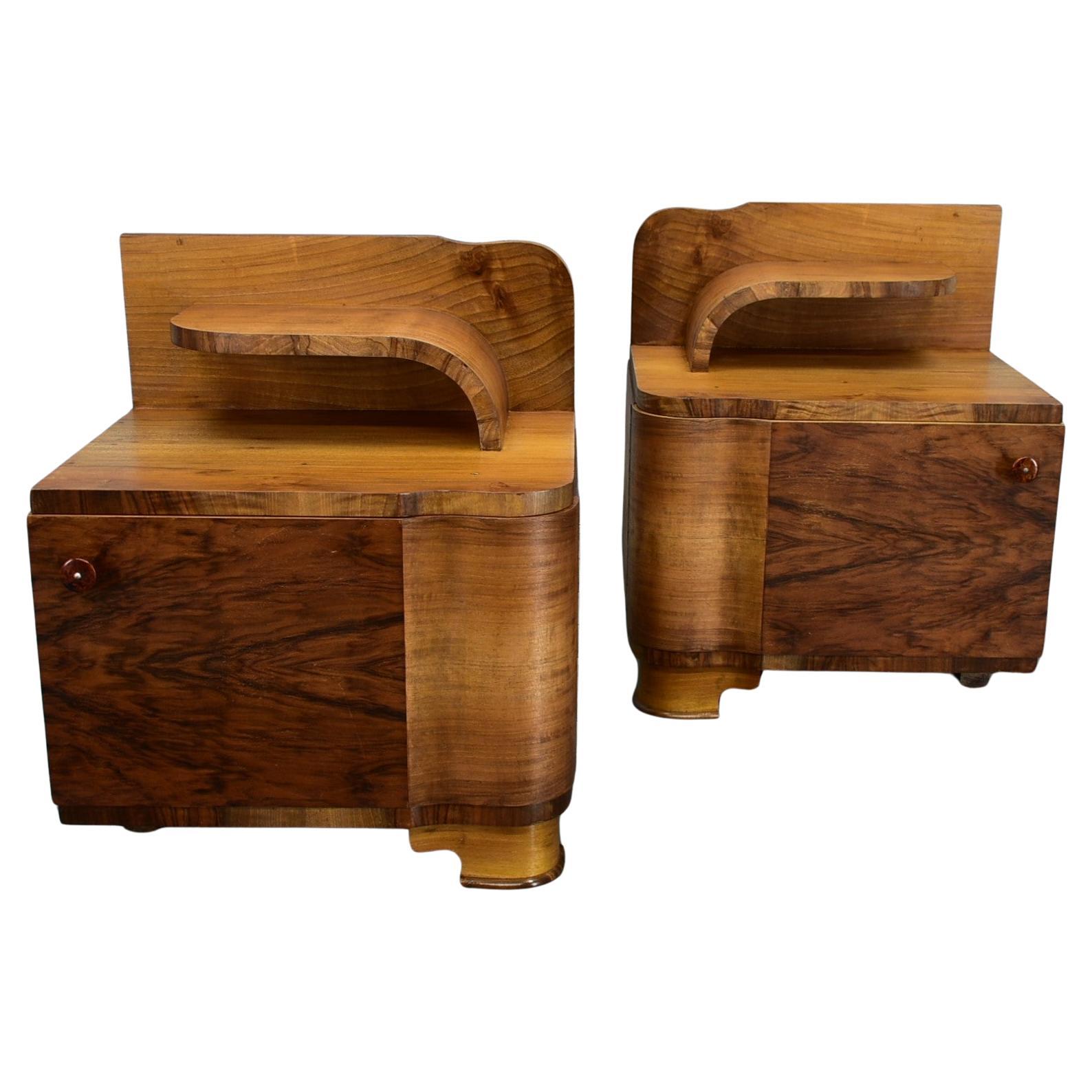 Tables de nuit Art déco des années 1930 en finition noyer, Tchécoslovaquie en vente