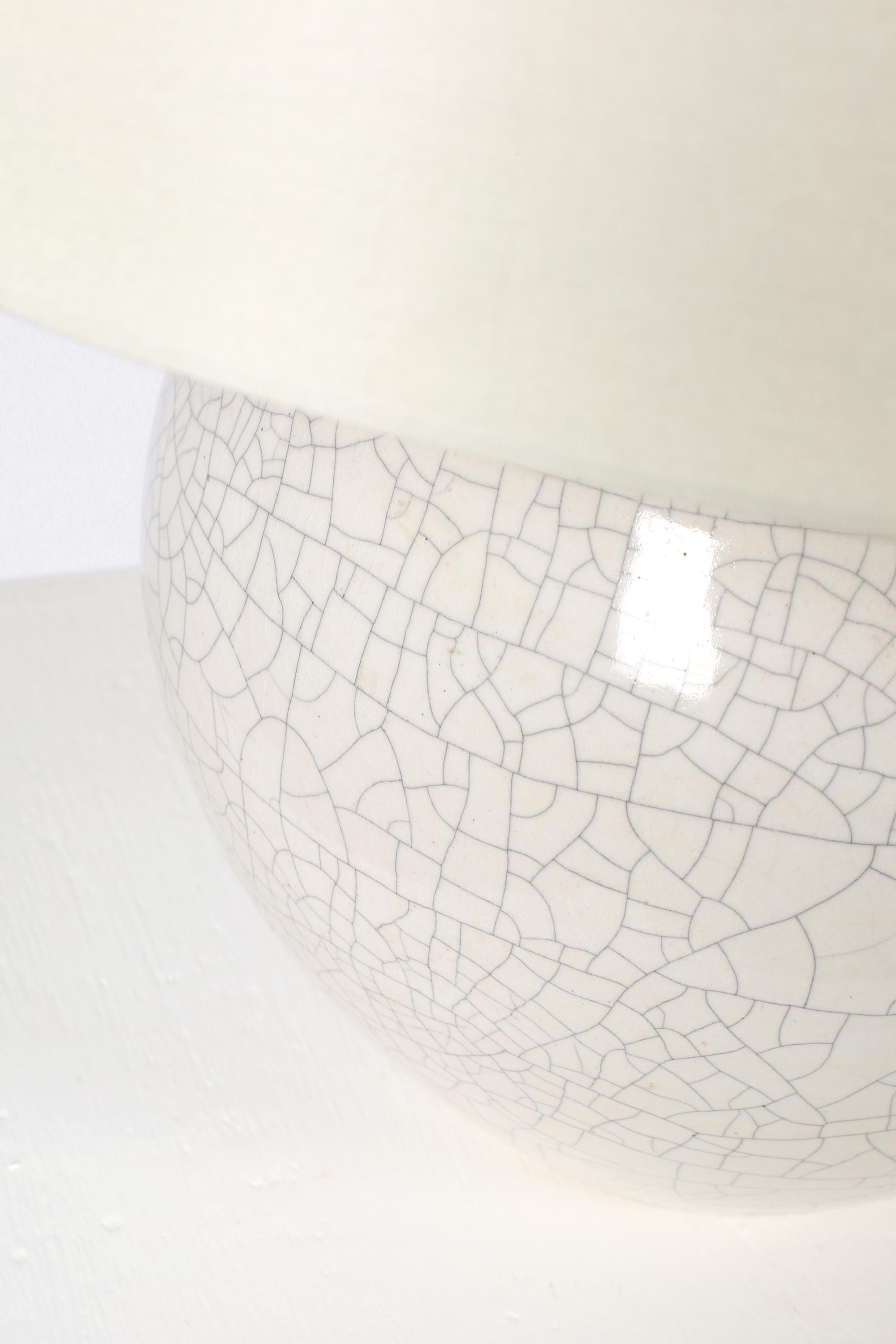 Céramique Lampe de table Art Deco Off-White à l'émail craquelé des années 1930 en vente