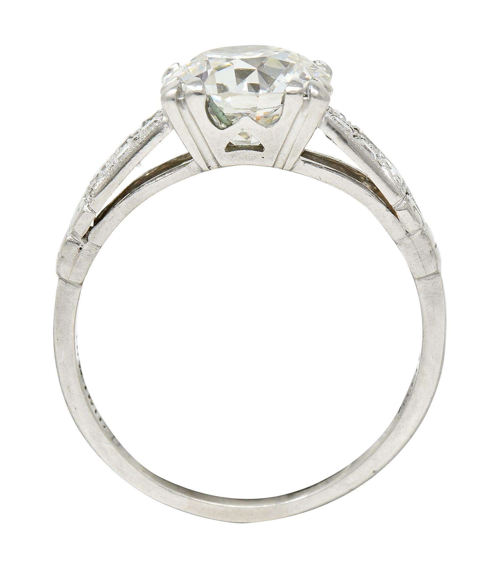 1930's Art Deco Old European 1.84 Carats Diamond Platinum Engagement Ring For Sale 4
