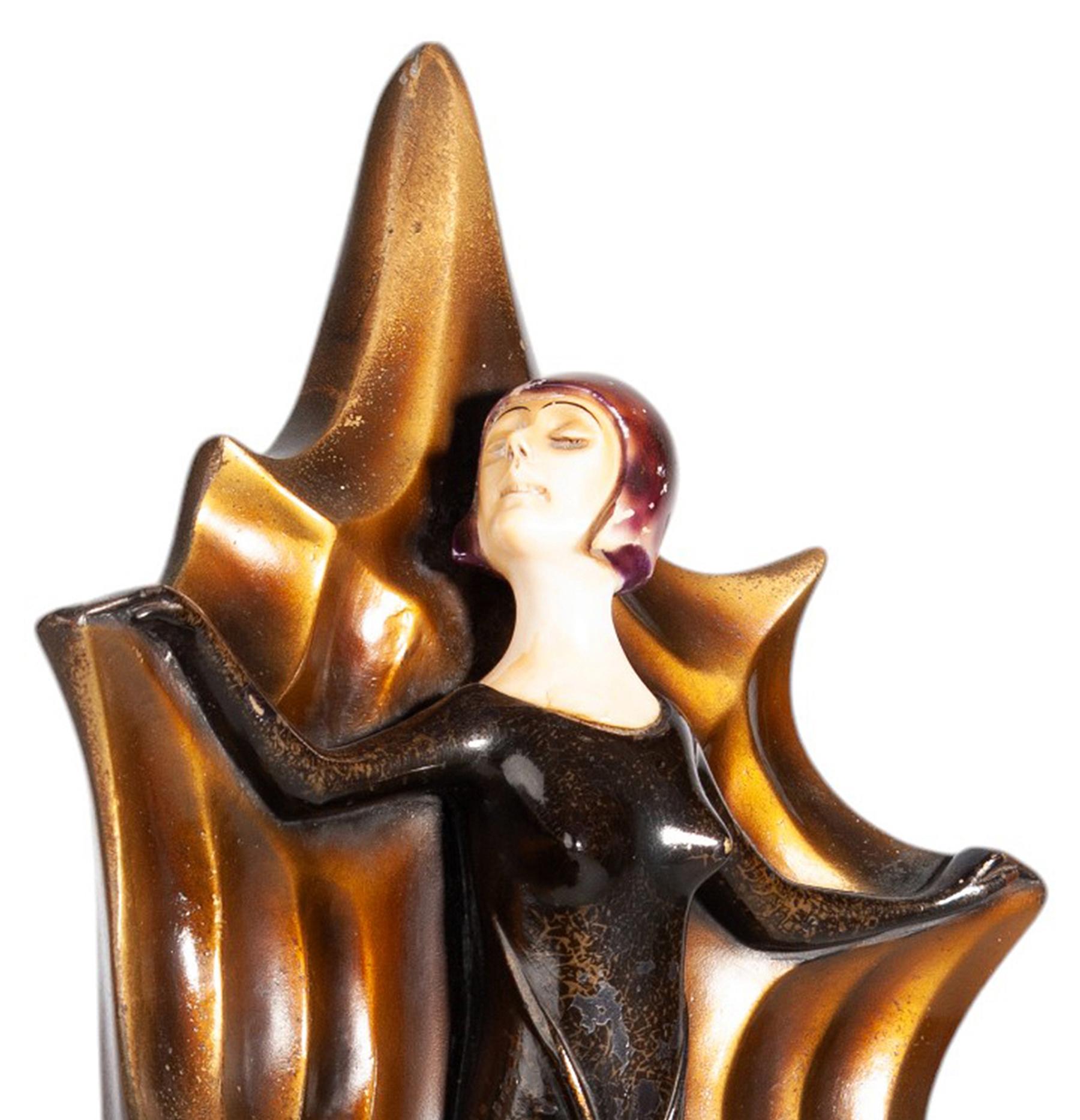 Escultura de mujer criselefantina pintada Art Déco de los años 30 por Roland Paris, Francia Metal en venta