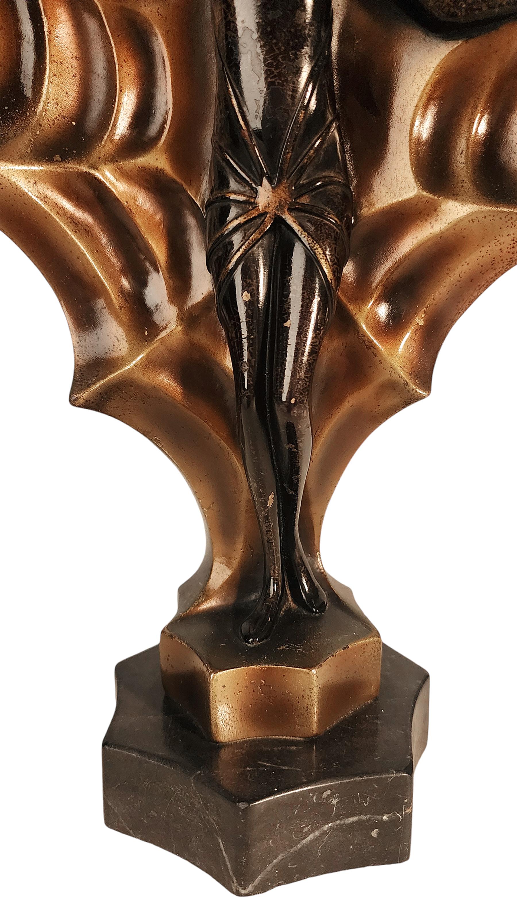 Escultura de mujer criselefantina pintada Art Déco de los años 30 por Roland Paris, Francia en venta 1