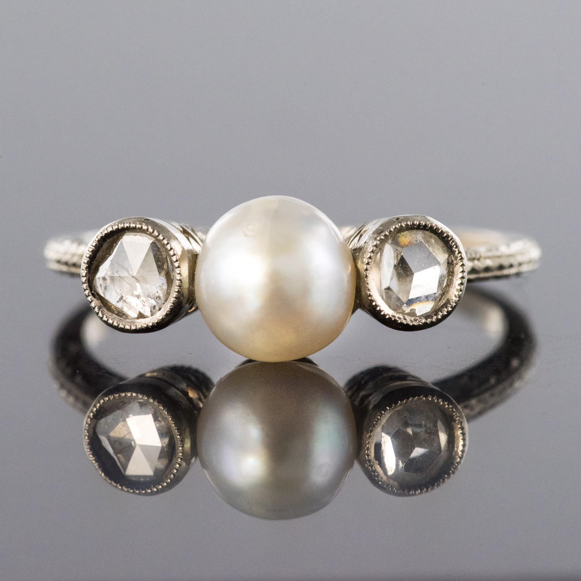 1930s Art Deco Pearl Diamond  18 Karat White Gold Ring In Good Condition For Sale In Poitiers, FR