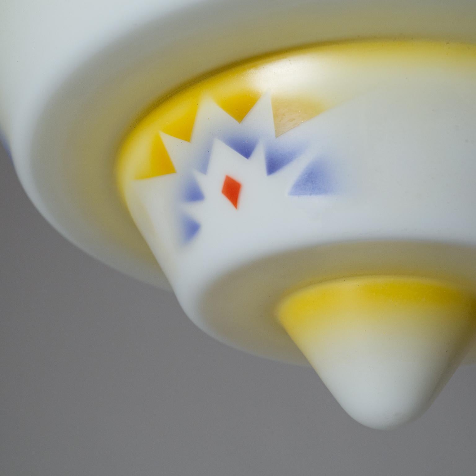 Lampe à suspension Art Déco des années 1930, verre émaillé et laiton en vente 7