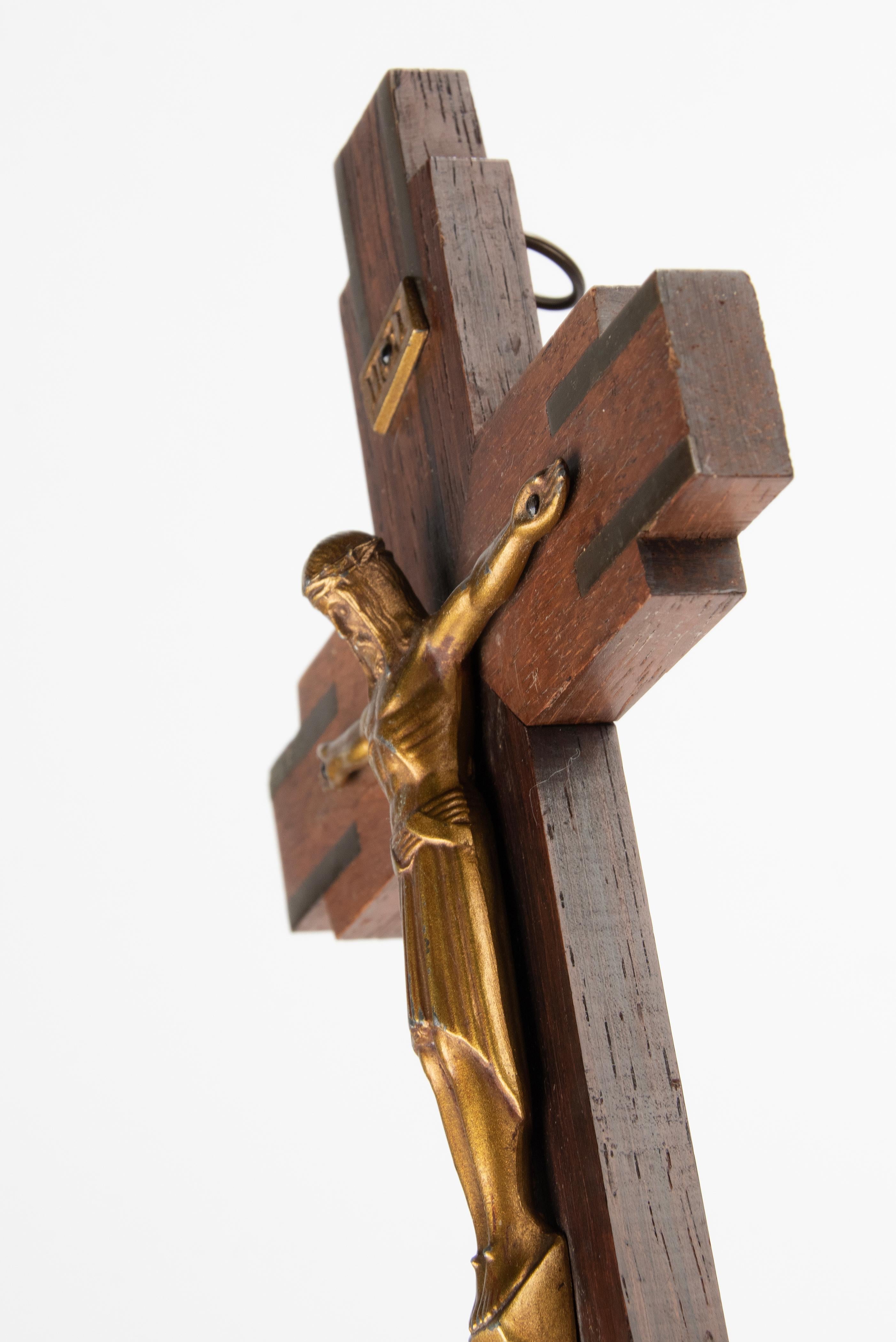 Crucifix Jesus Christus auf Holzkreuz, Art déco-Periode der 1930er Jahre im Angebot 4
