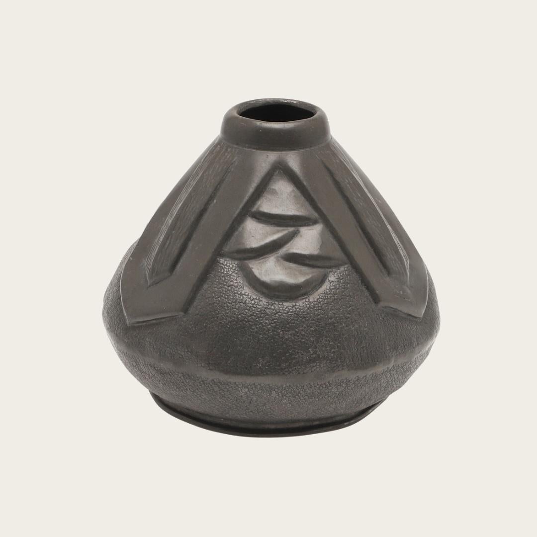 Art déco Vase en étain Art Déco des années 1930 par Francis Medoc en vente