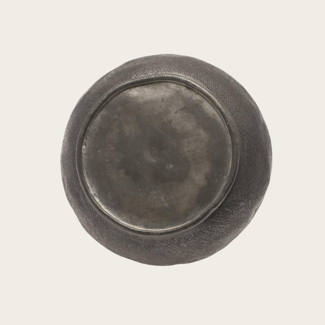 Inconnu Vase en étain Art Déco des années 1930 par Francis Medoc en vente