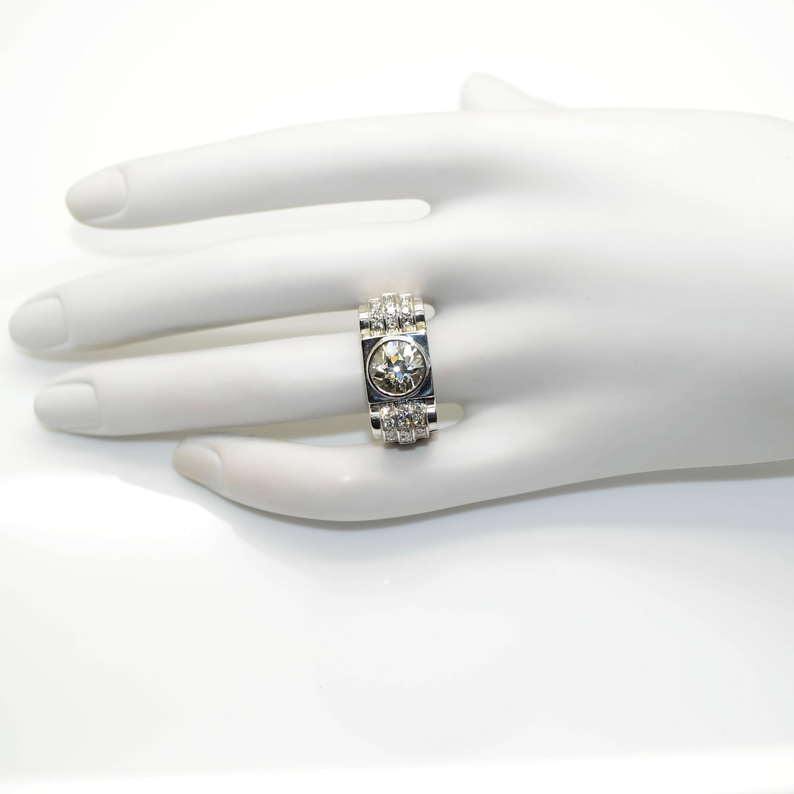 Women's 1930s Art-Deco Platinum 2.30 Carat Diamond Solitaire Engagement Ring For Sale