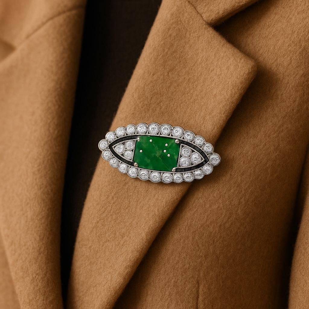 1930s Art Deco Platinum Brooch Carved Jadeite Jade & Old European Cut Diamonds For Sale 1