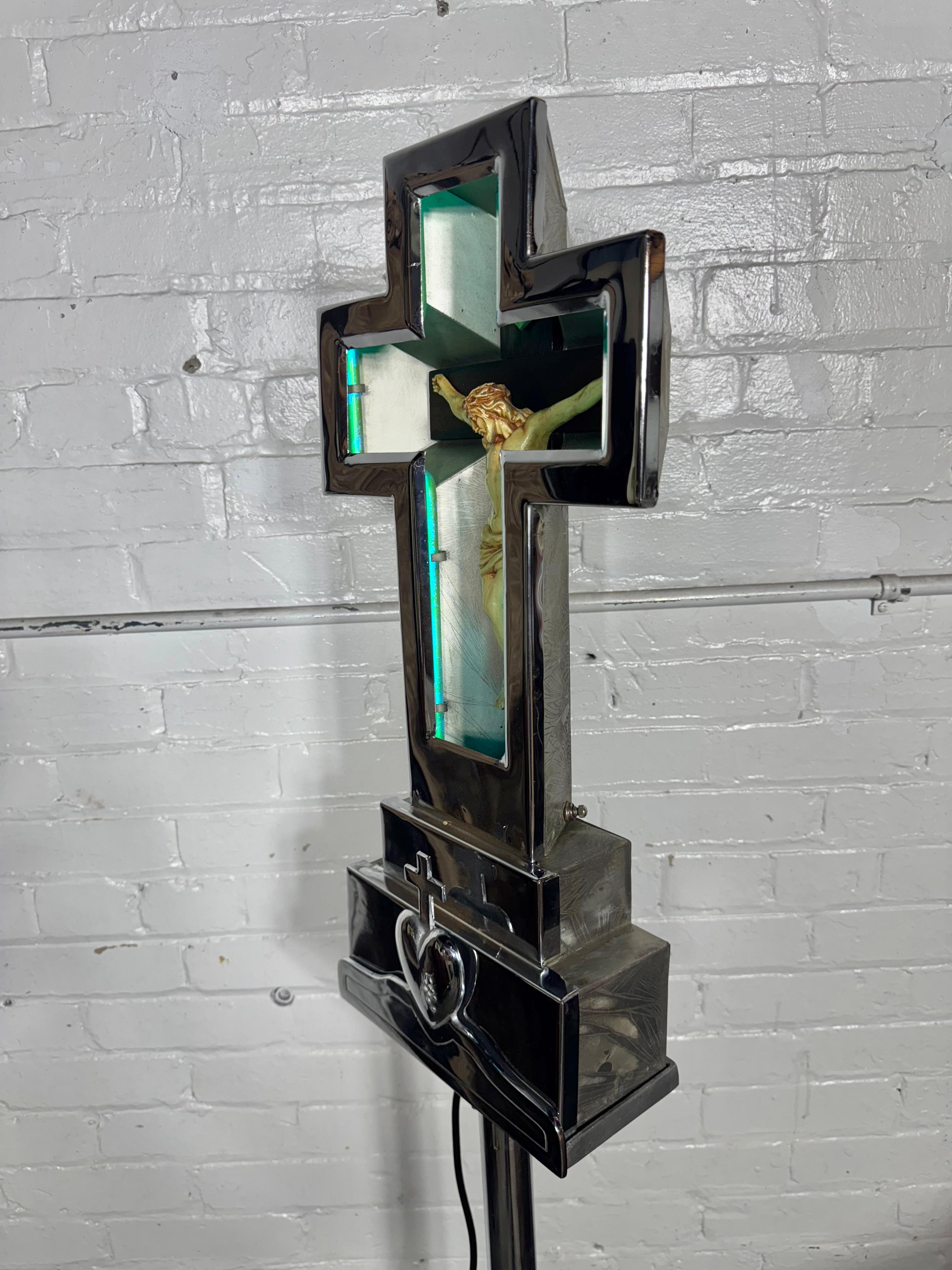 1930s Art Deco Polished Chrome and Neon Crucifix. Floor, hanging, or table-top For Sale 5