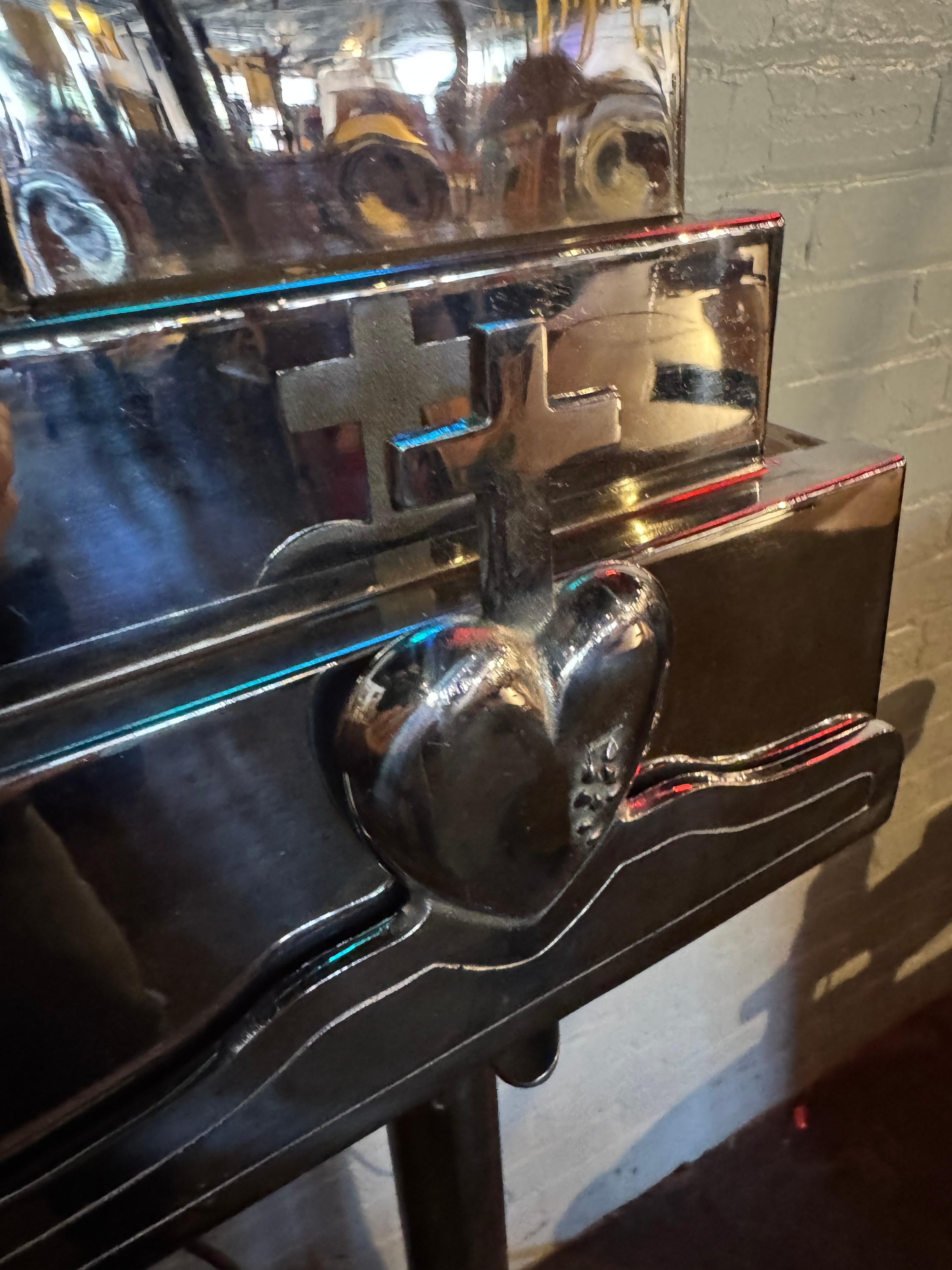 1930s Art Deco Polished Chrome and Neon Crucifix. Floor, hanging, or table-top For Sale 6