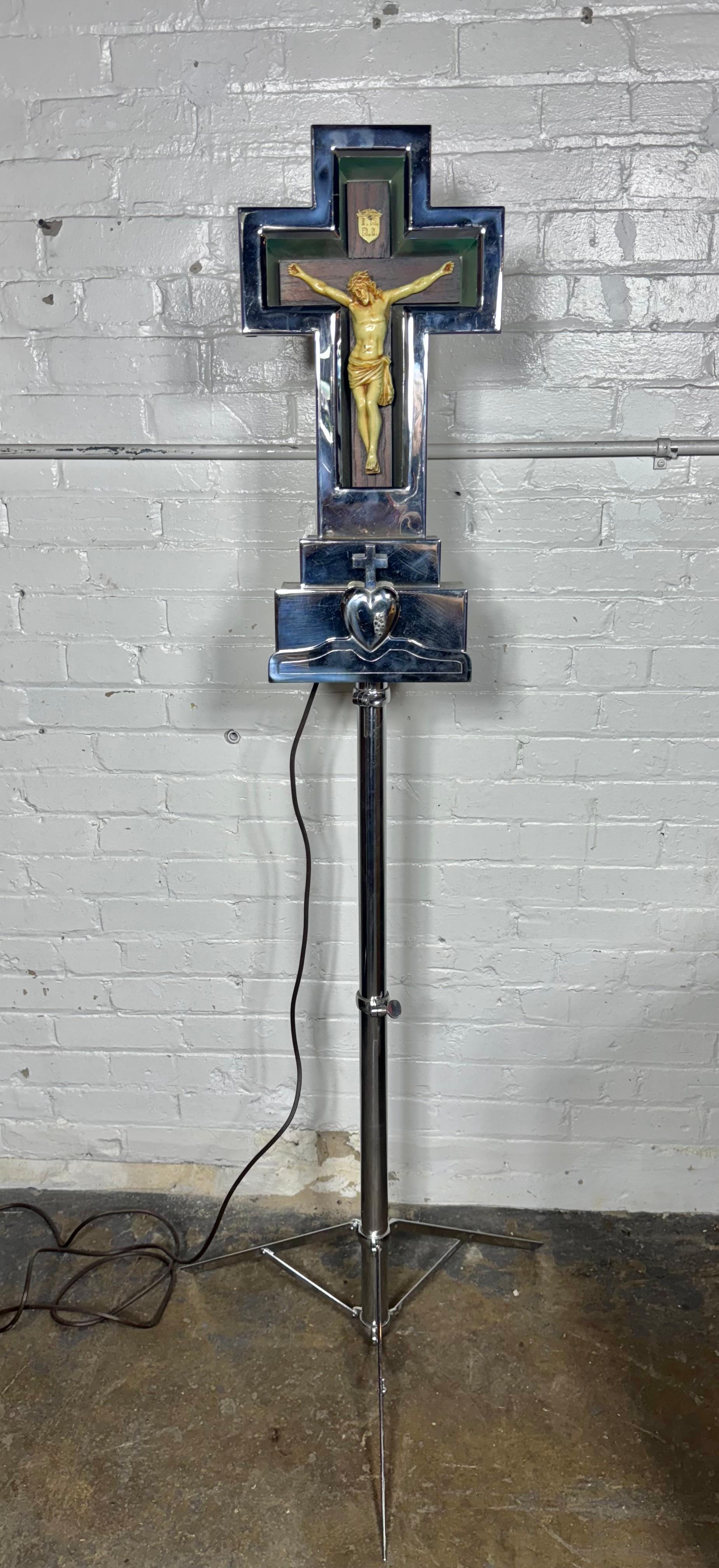 1930s Art Deco Polished Chrome and Neon Crucifix. Floor, hanging, or table-top For Sale 9