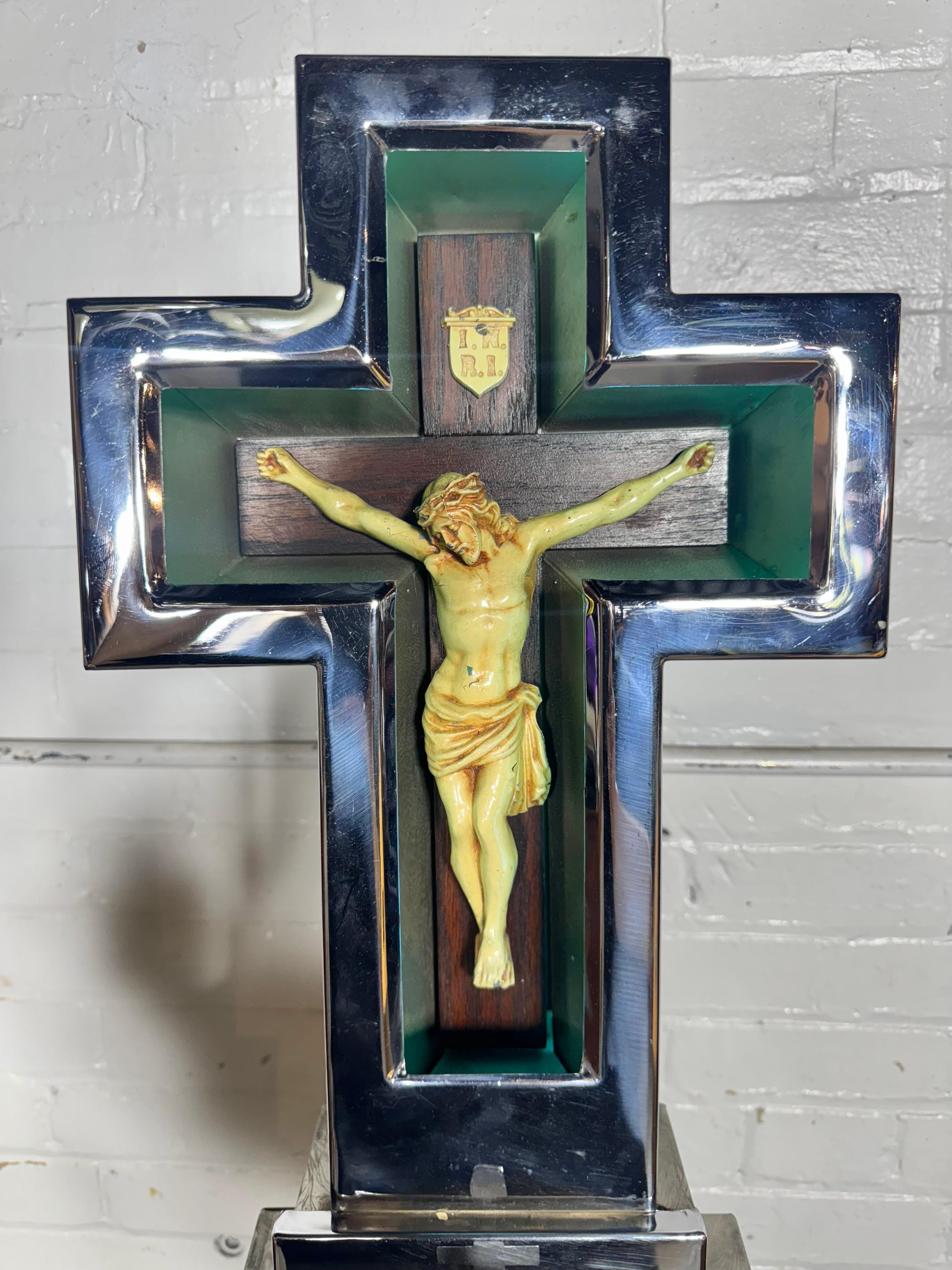 American 1930s Art Deco Polished Chrome and Neon Crucifix. Floor, hanging, or table-top For Sale
