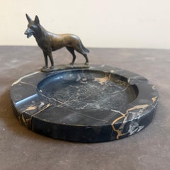 Cenicero italiano de los años 30, estilo Art Déco, de mármol de Portoro y bronce