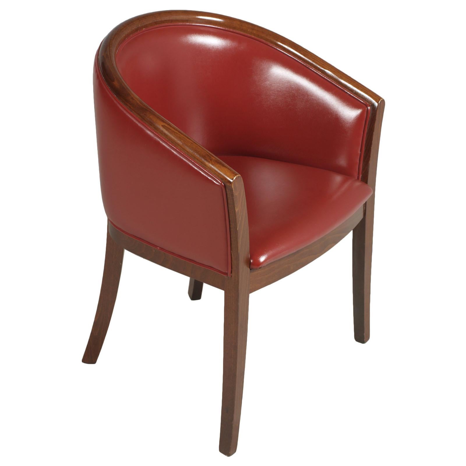 1930s Italian club lounge chairs, armchairs, Art Deco, restored, new red leather bordeaux upholstery, walnut wax polished Jules Leleu style.

These classic red armchairs feature a padded back and seat. The seat is thick and comfortable. The
