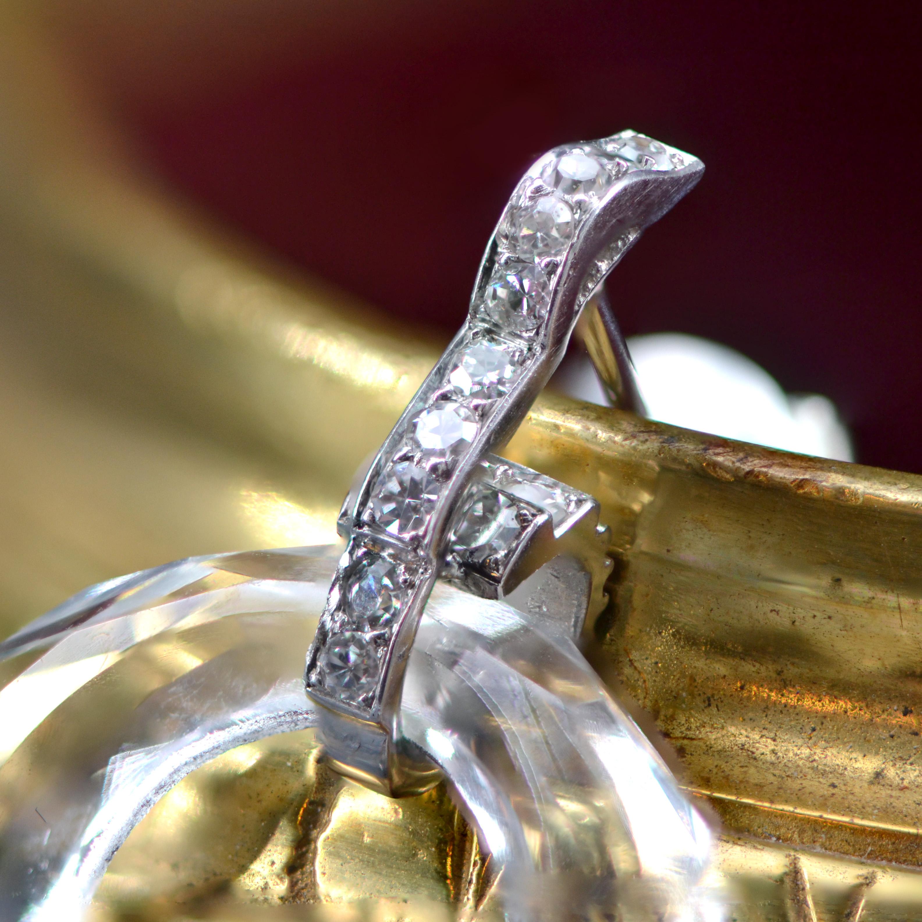 1930s Art Deco Rock Crystal Diamonds 18 Karat White Gold Dangle Earrings For Sale 4