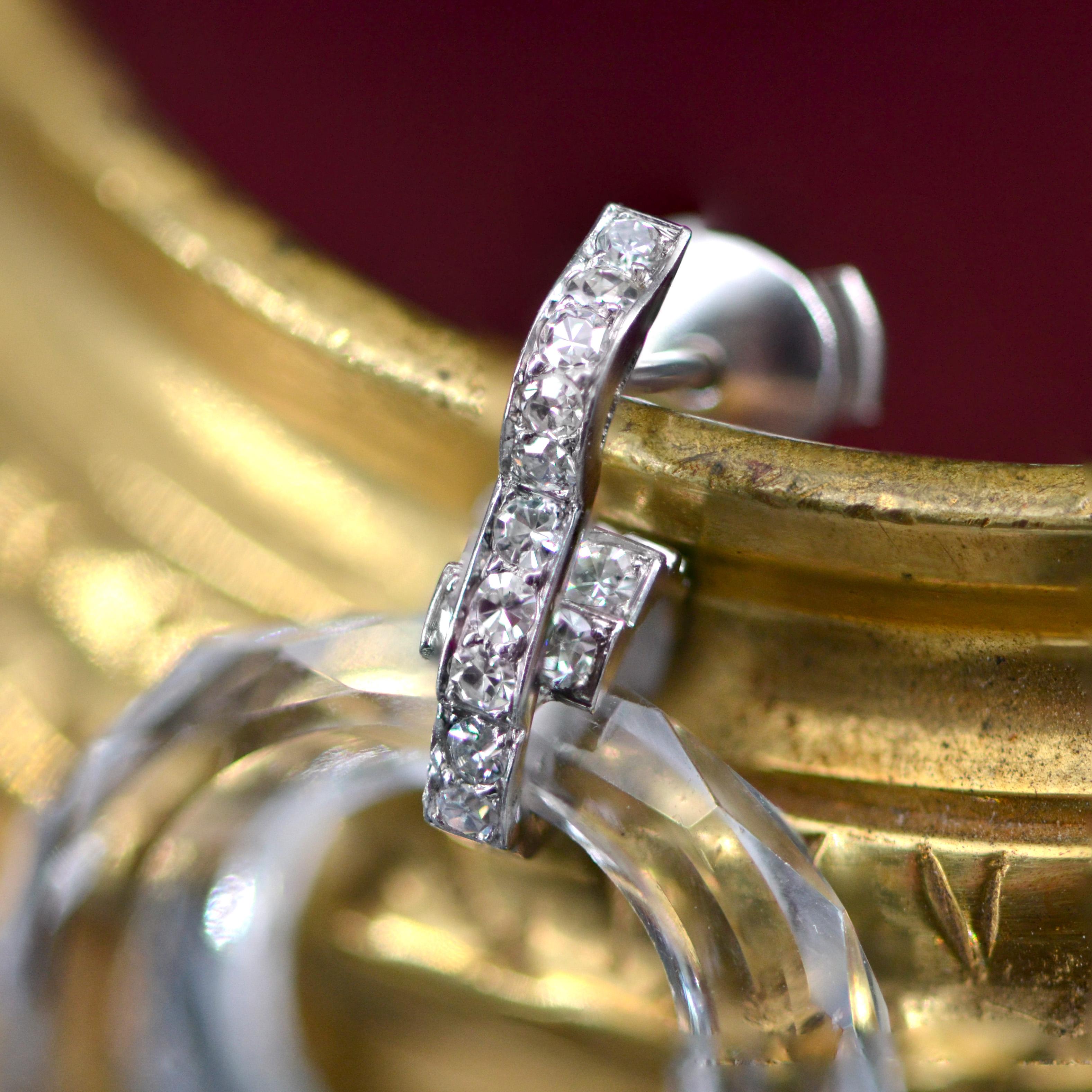 1930s Art Deco Rock Crystal Diamonds 18 Karat White Gold Dangle Earrings For Sale 7