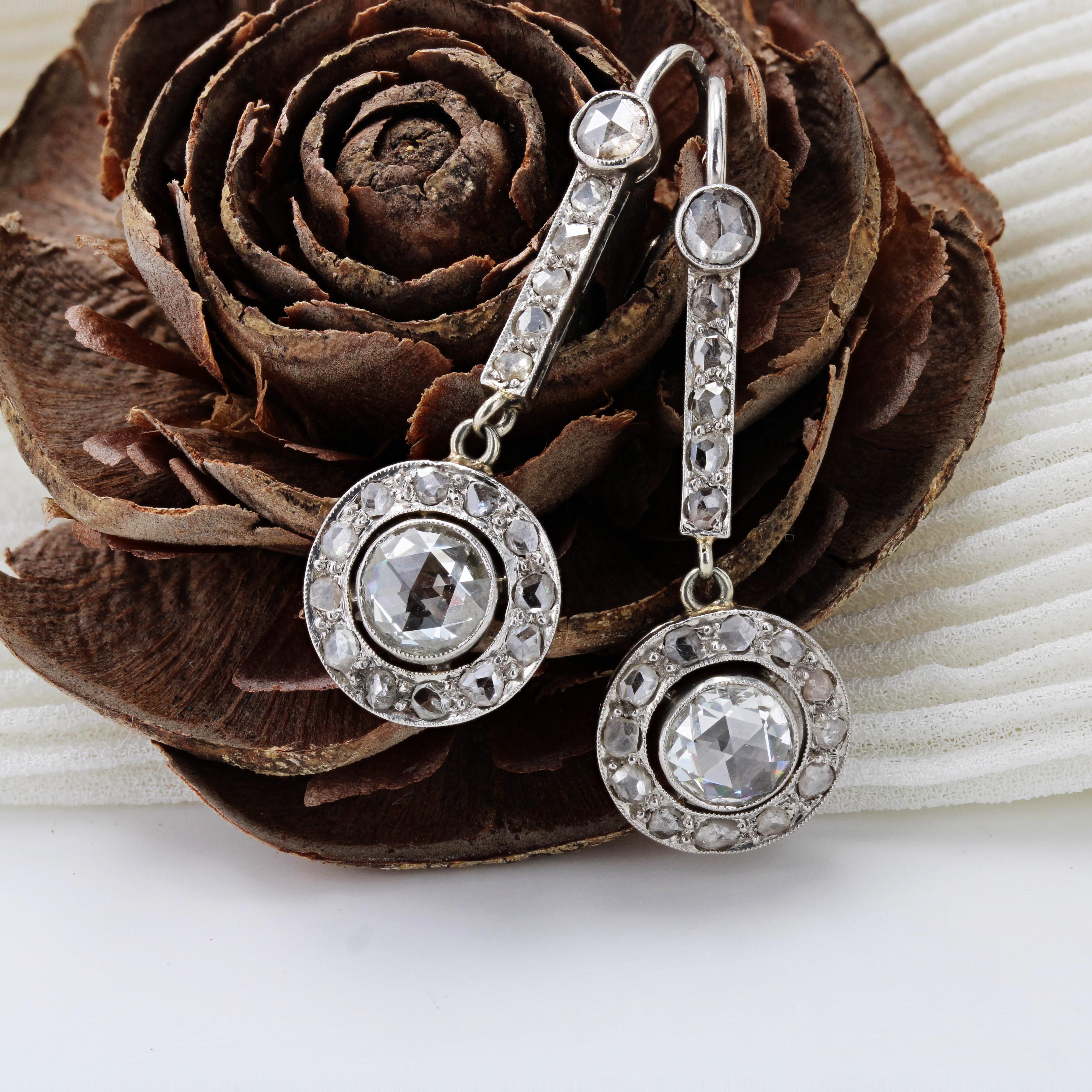 1930s Art Deco Rose cut Diamonds Platinum Dangle Earrings In Good Condition For Sale In Poitiers, FR