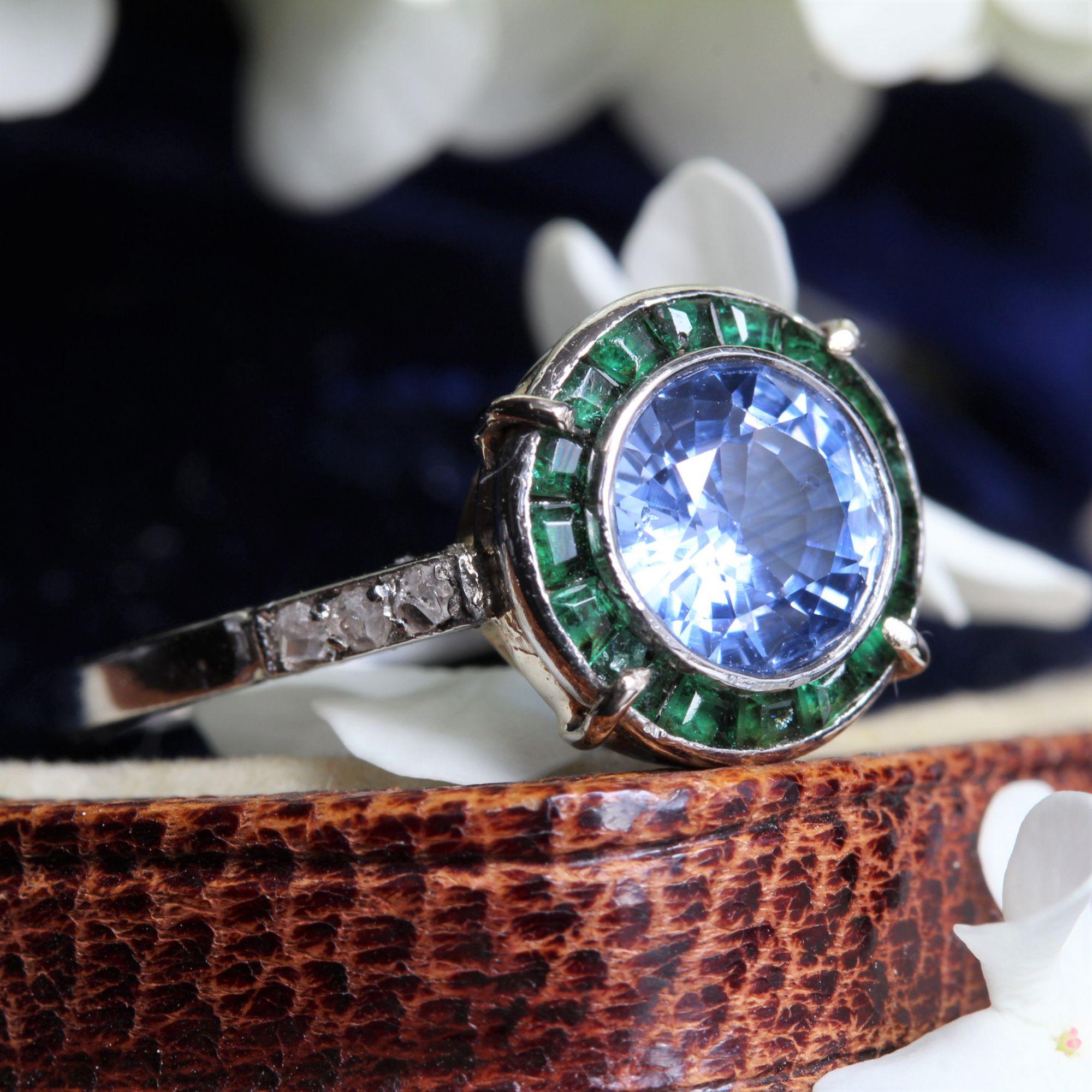 1930s Art Deco Sapphire Emerald Diamonds 18 Karat White Gold Ring 7